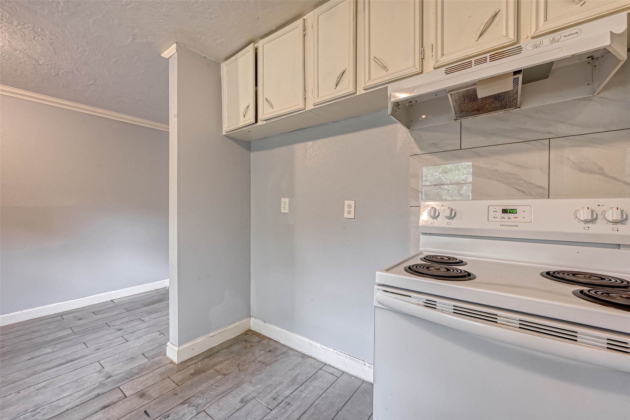 5431 Willow Glen Drive, Houston, TX 77033 5431 Willow Glen Drive, Houston, TX 77033