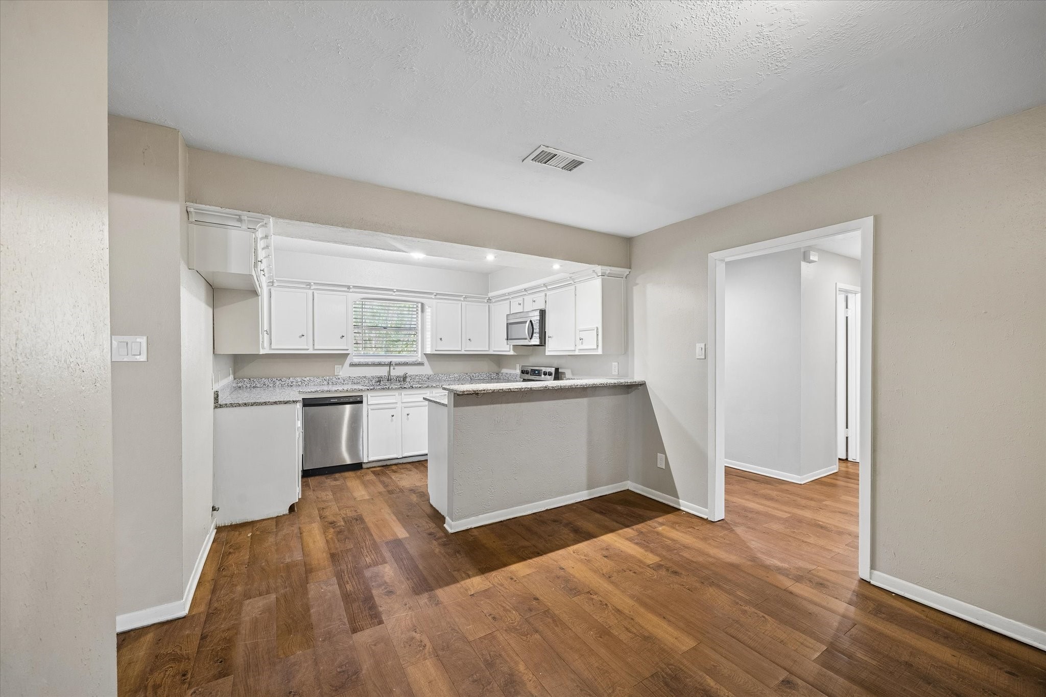 130 Red Oak Lane, Conroe, TX 77304