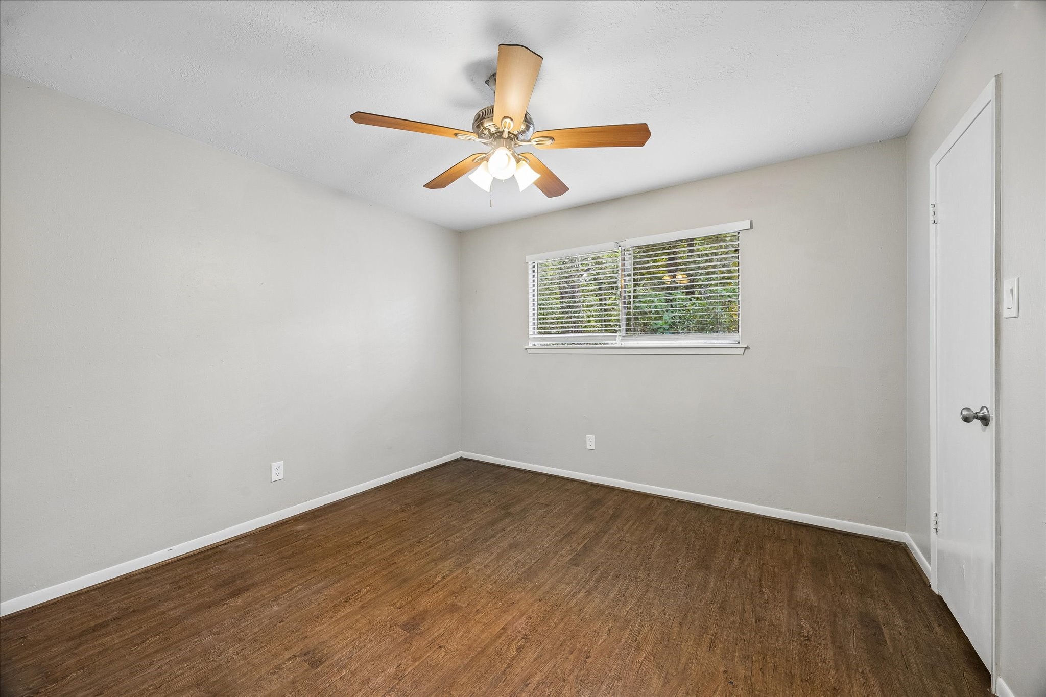 130 Red Oak Lane, Conroe, TX 77304