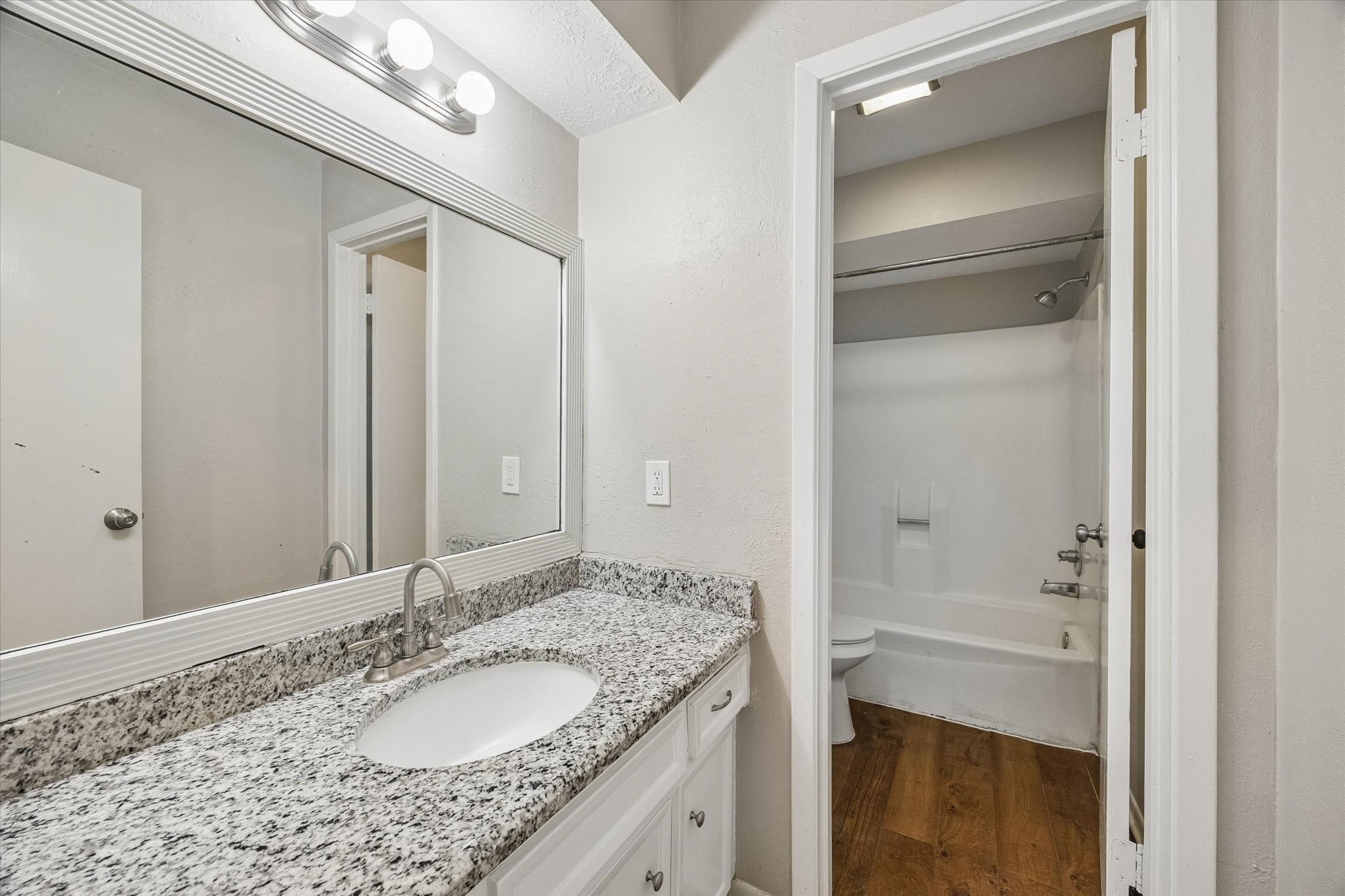 130 Red Oak Lane, Conroe, TX 77304