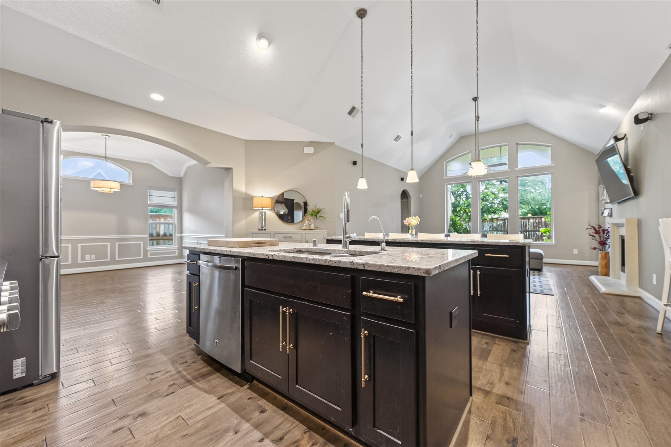 Tons of cabinet space in both islands to store all your kitchenware.