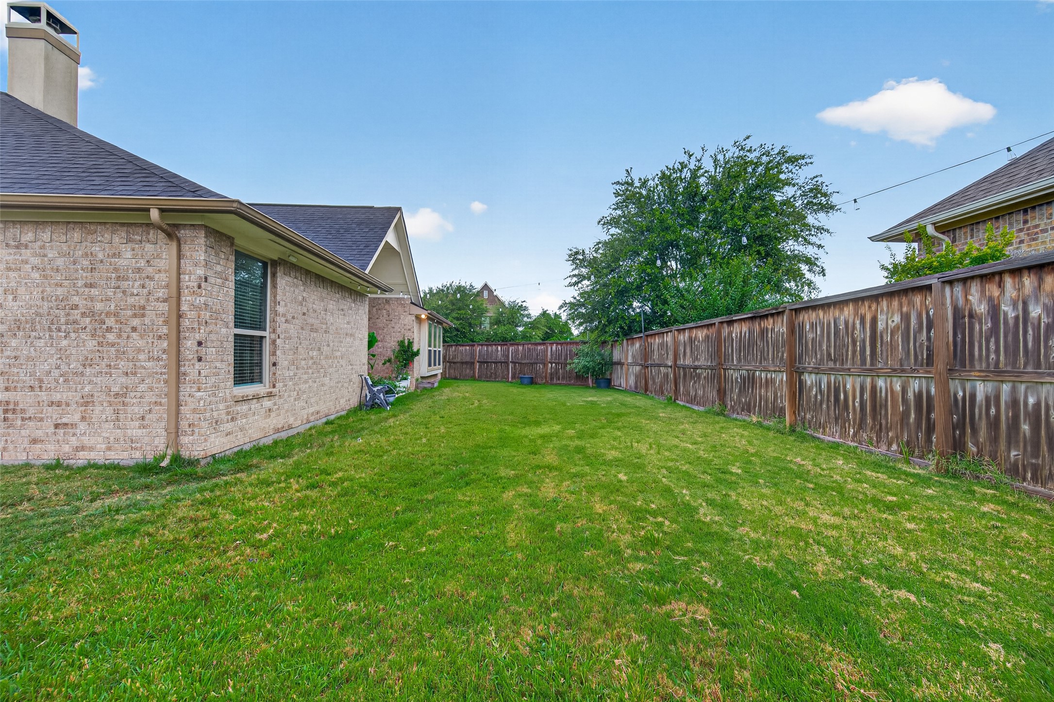 Lots of side yard space