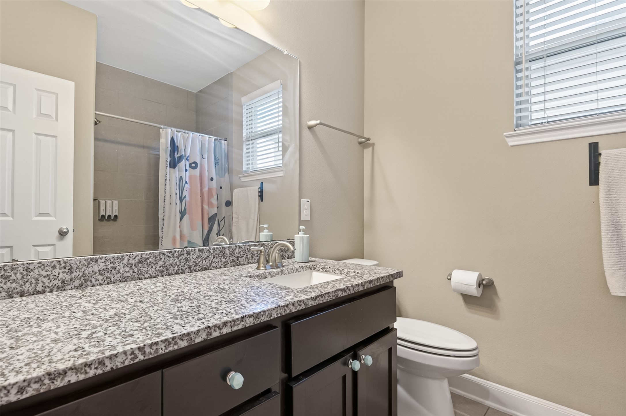 Secondary bathroom for the 2 bedrooms