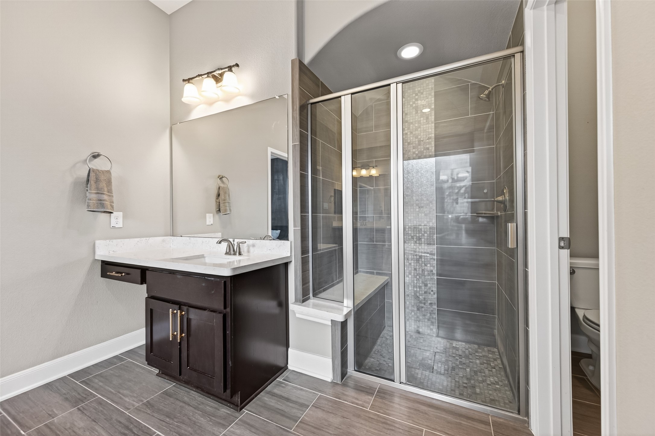 Relaxation is the theme for this primary bathroom.
