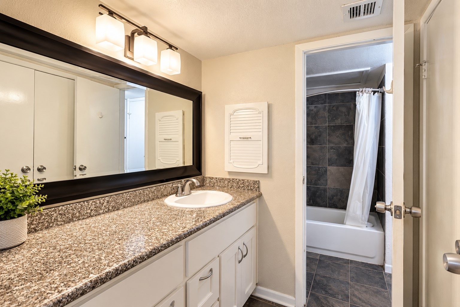 3035 Walnut Bend Lane, #33, Houston, TX 77042