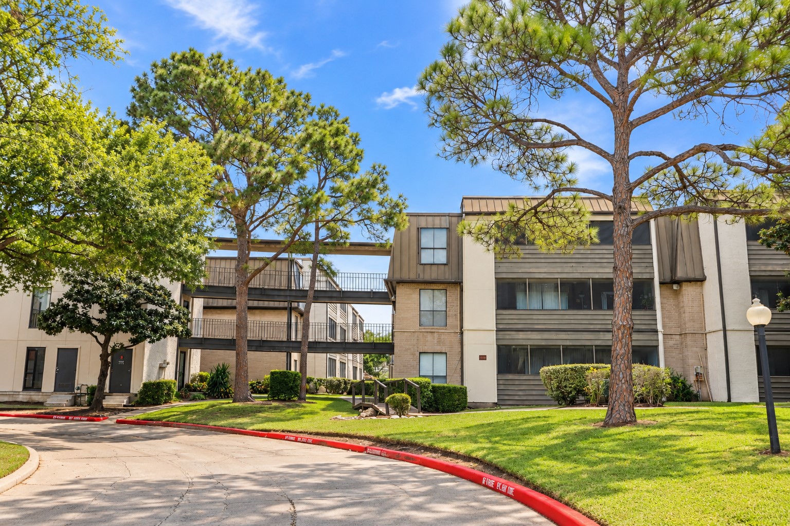 3035 Walnut Bend Lane, #33, Houston, TX 77042