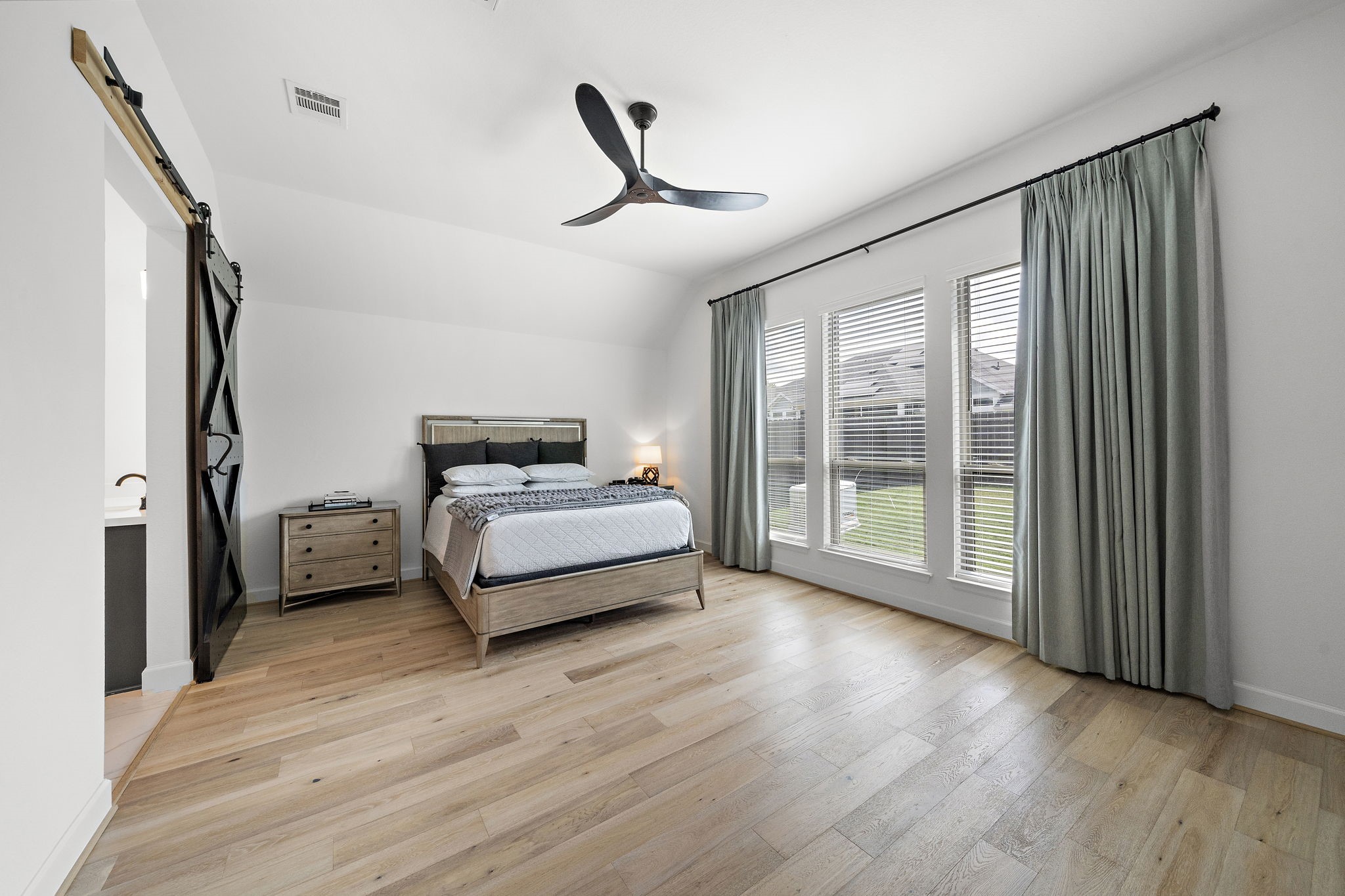 Primary suite