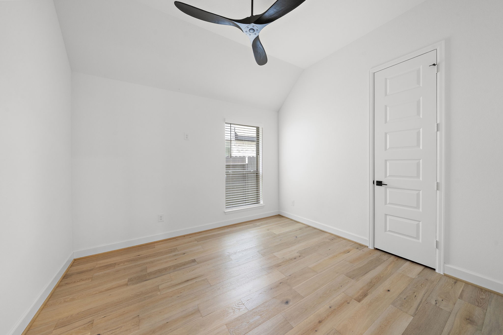 Bedroom 2 + walk in closet