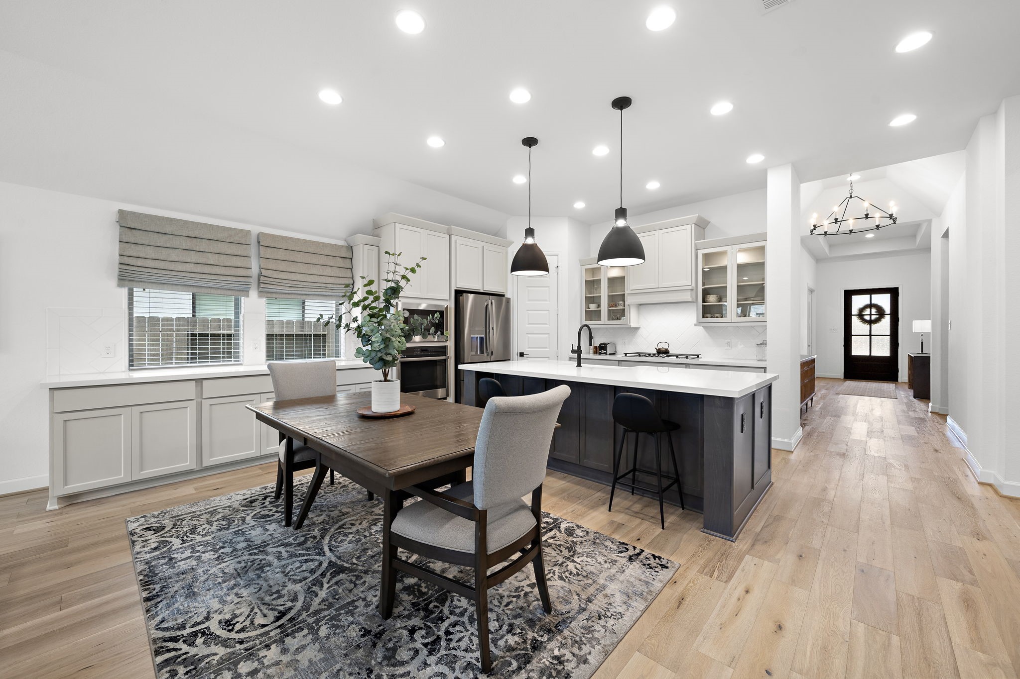Island has cabinets underneth