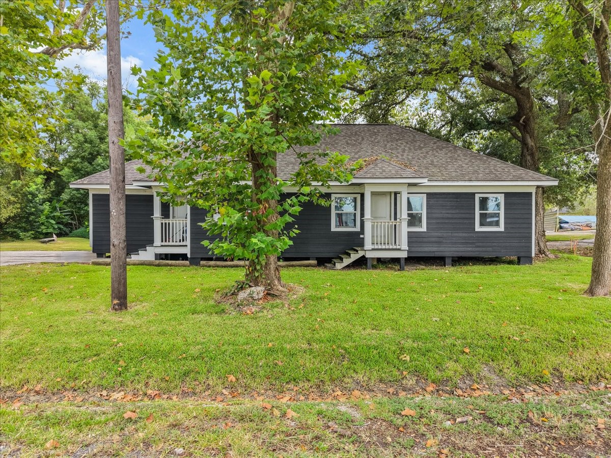 5201 Main Street, Santa Fe, TX 77510
