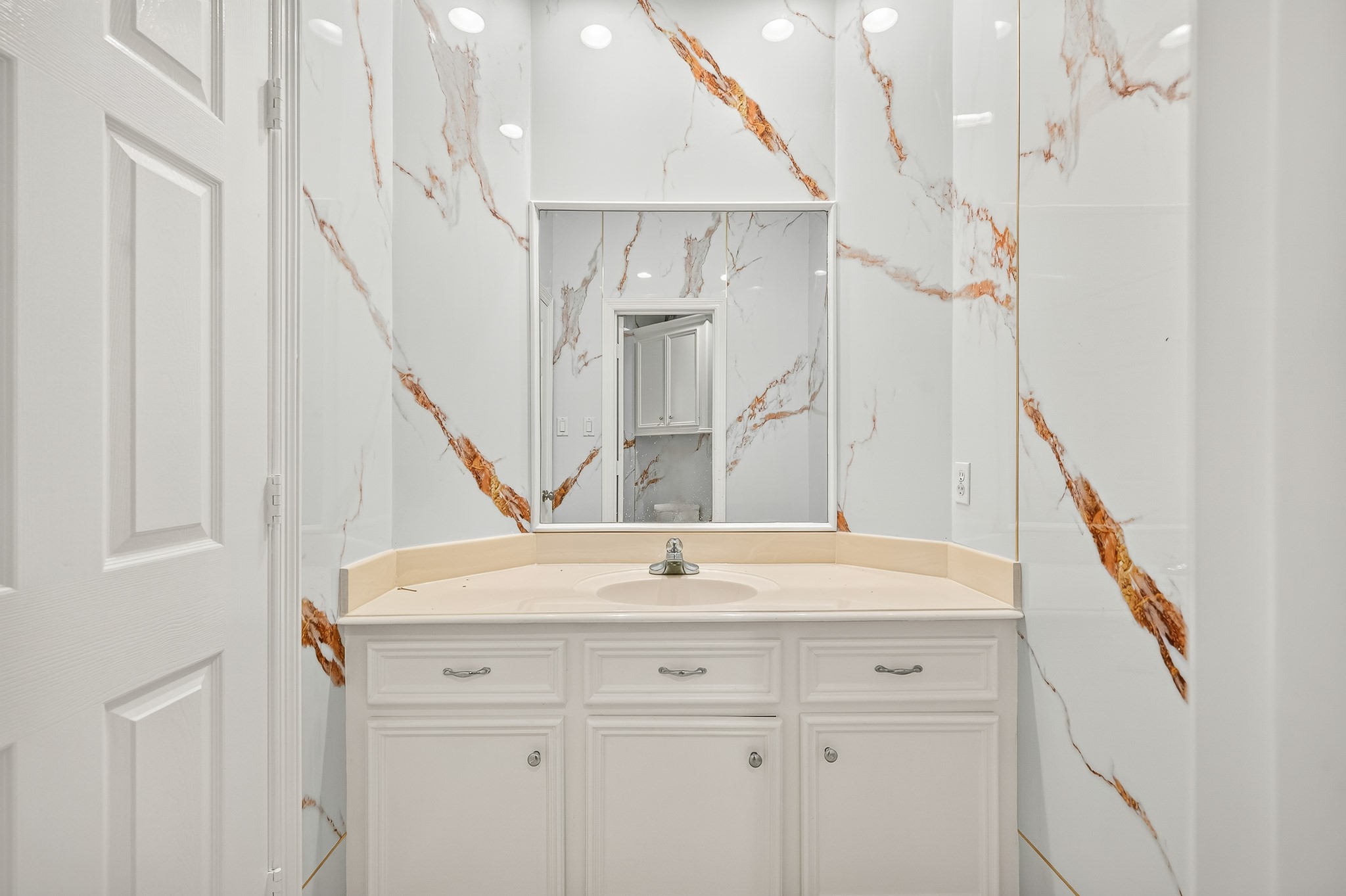 3707 Abbeywood Drive, Pearland, TX 77584
