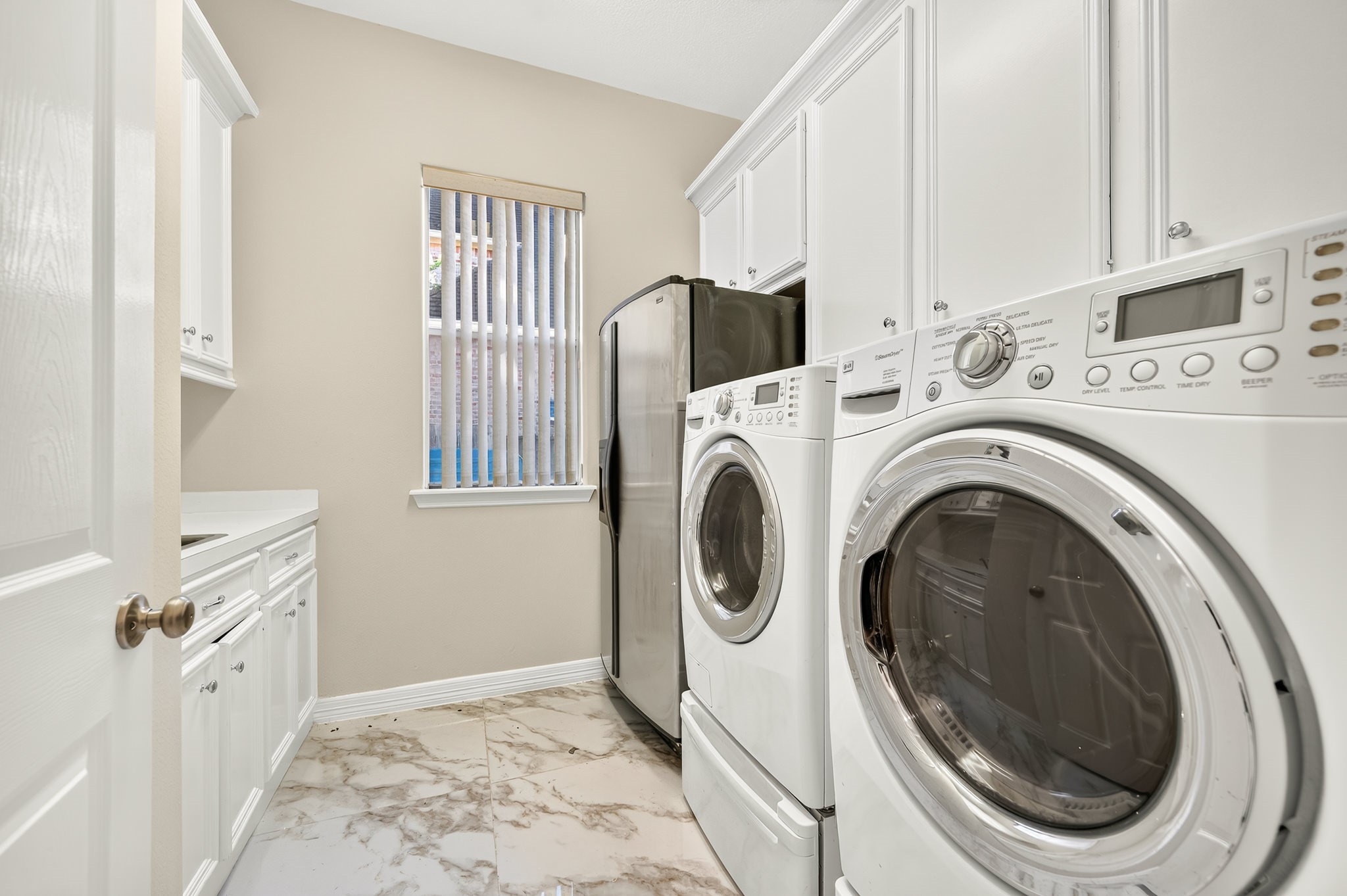 3707 Abbeywood Drive, Pearland, TX 77584