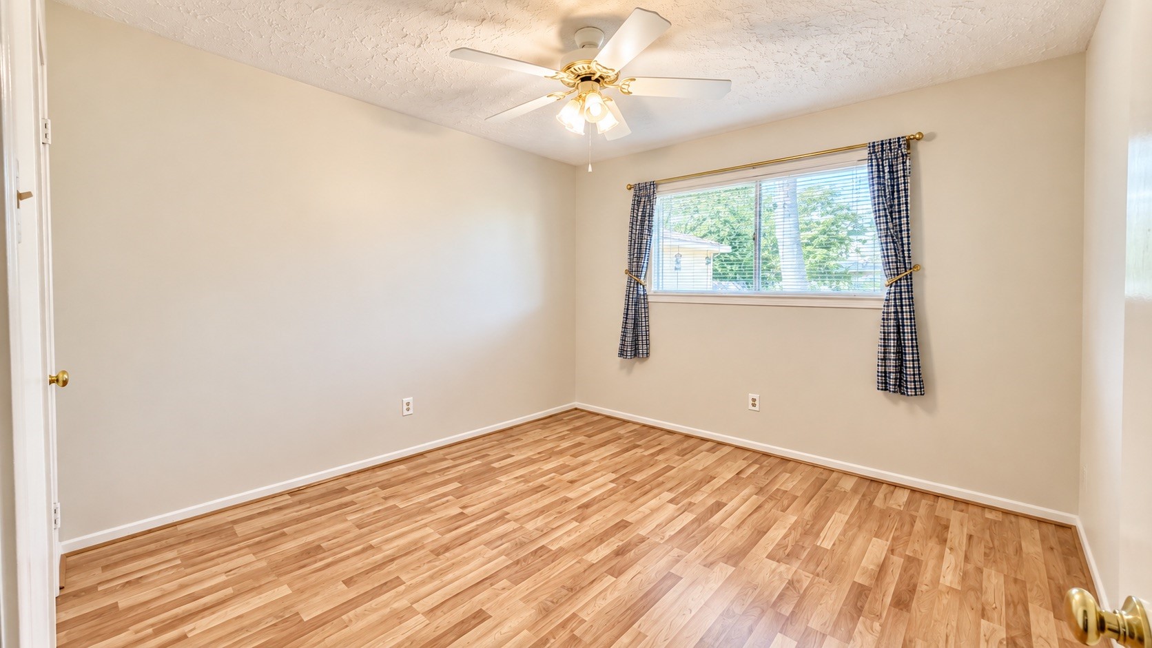Forth bedroom was used as an office.