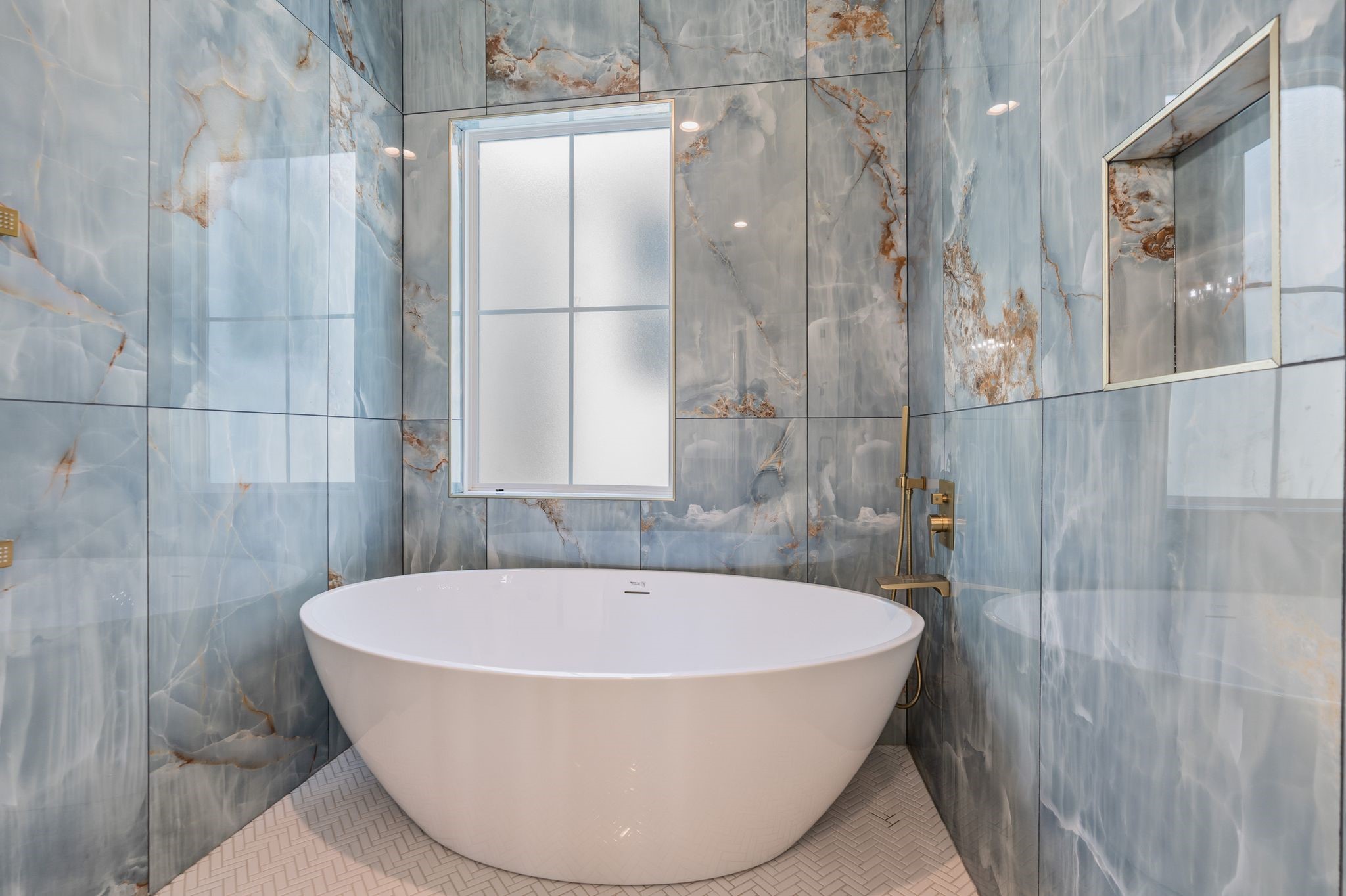 Slipper tub in the wetroom