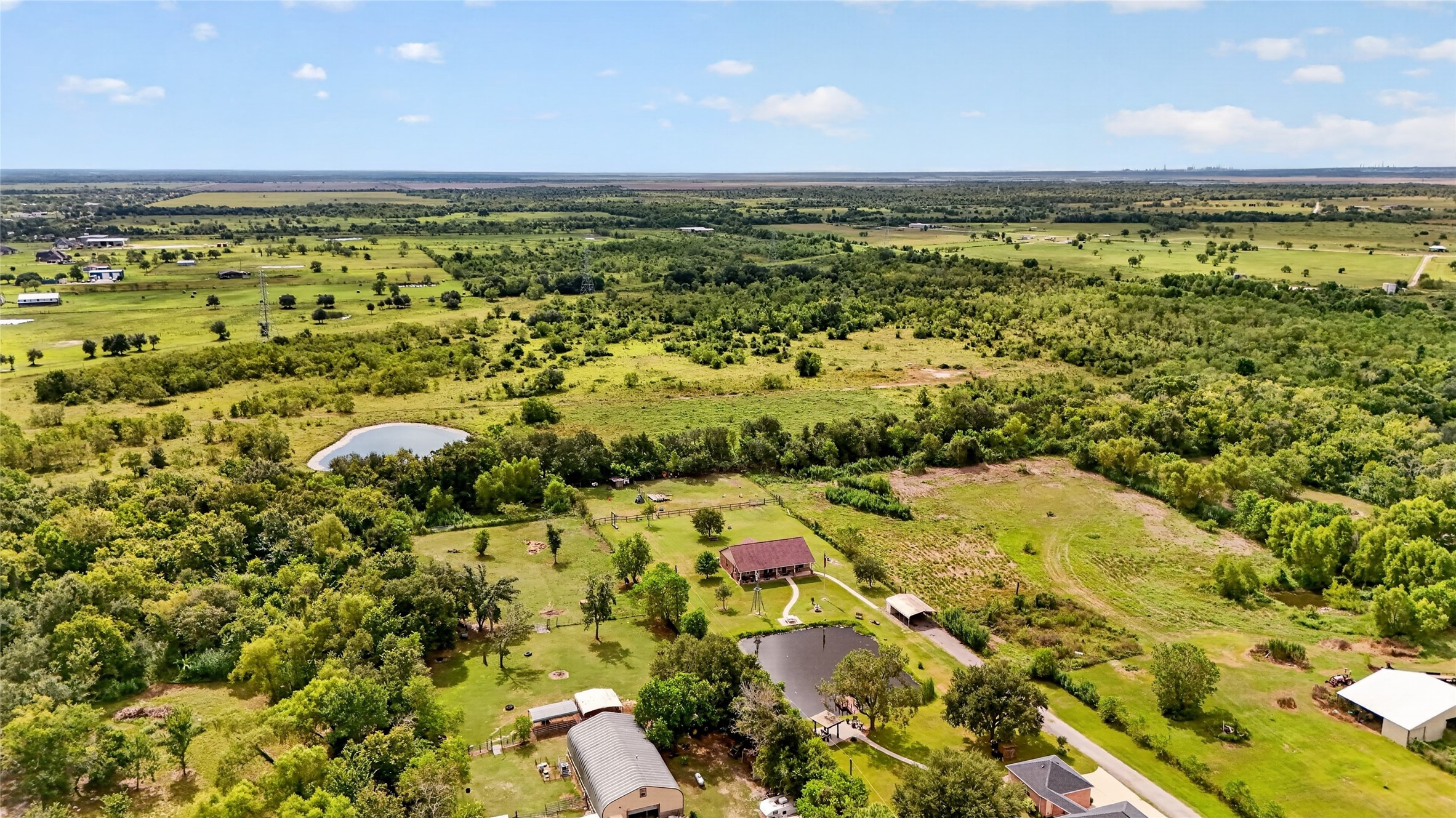 4933 1/2 Powers Ln, Alvin, TX 77511