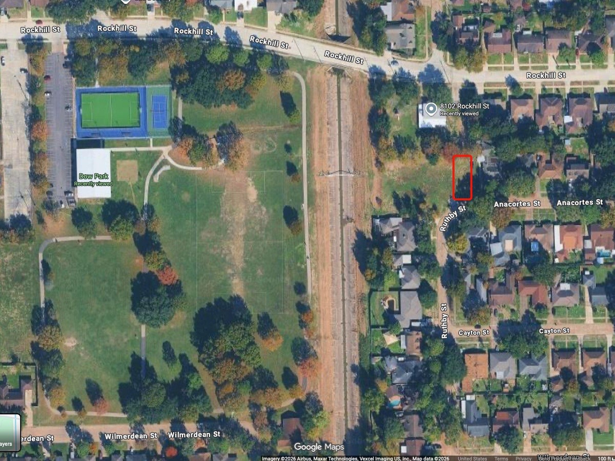 Aerial view highlighting the lot's proximity to 40-acre Dow Park. Aerial view highlighting the lot's proximity to 40-acre Dow Park.
