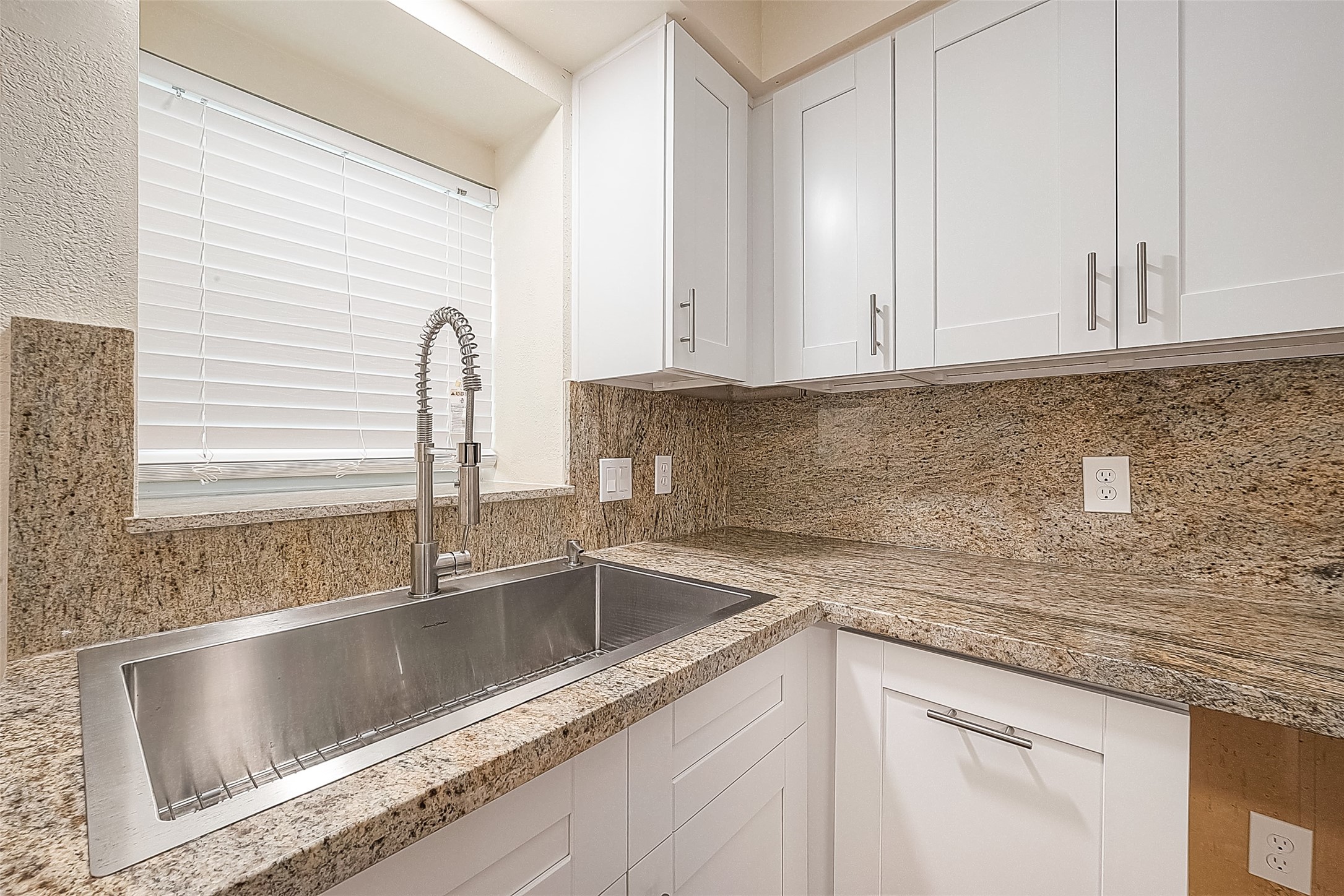 1407 Tiki Drive, Tiki Island, TX 77554