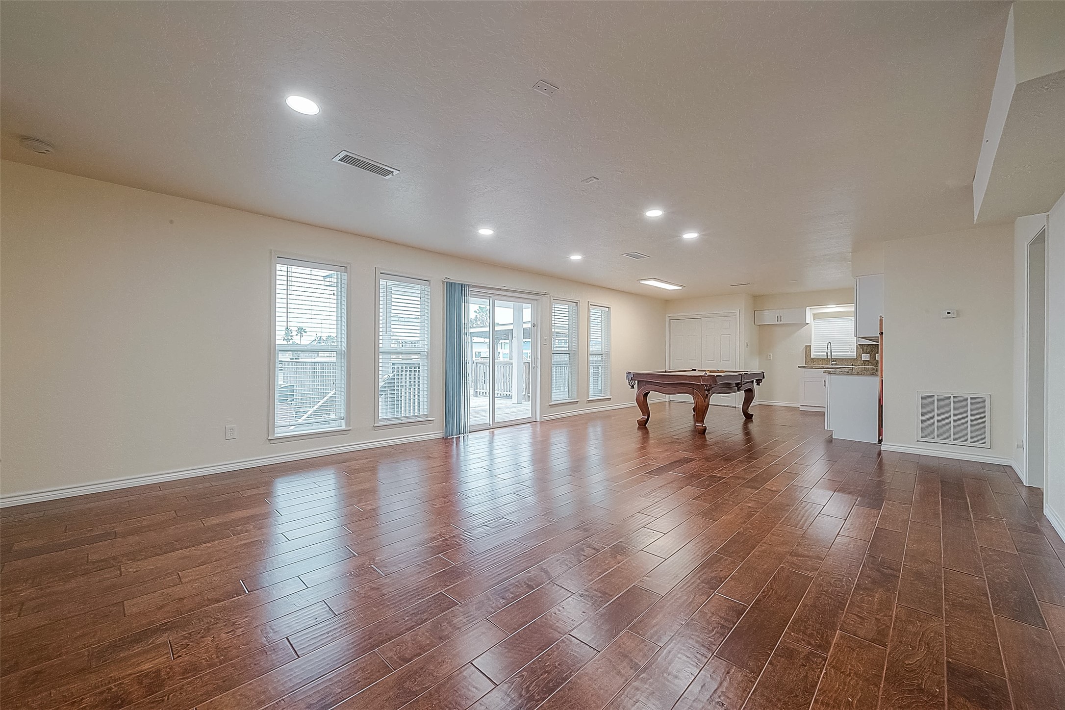 1407 Tiki Drive, Tiki Island, TX 77554