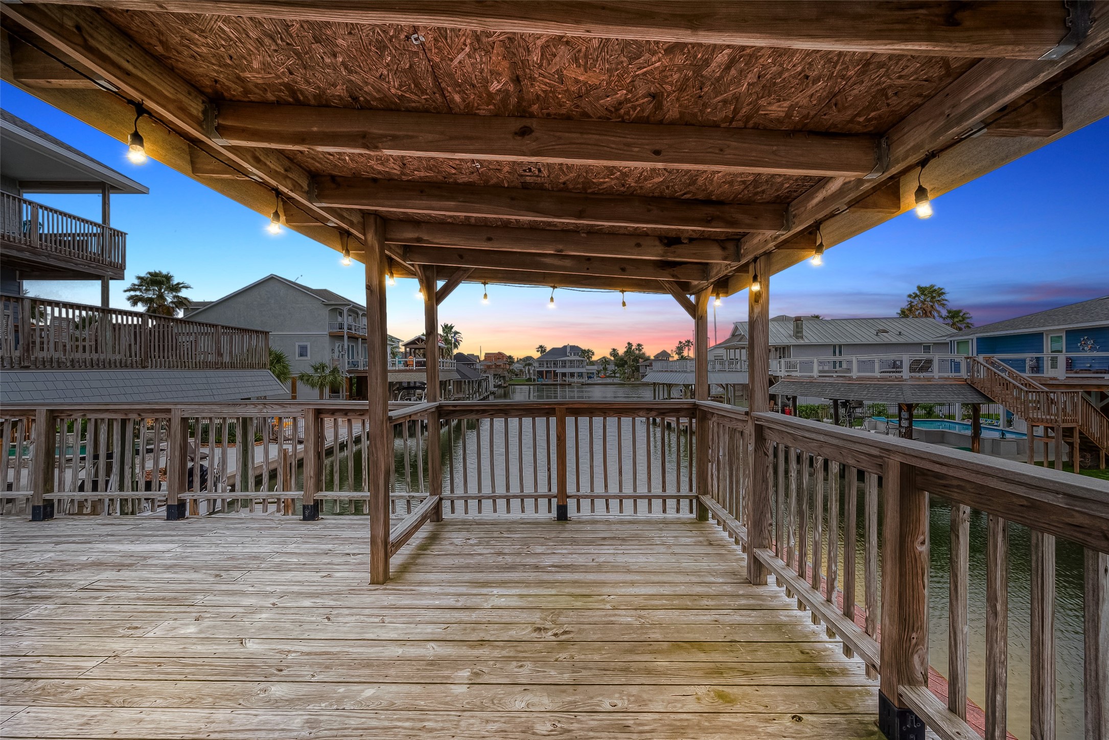 1407 Tiki Drive, Tiki Island, TX 77554