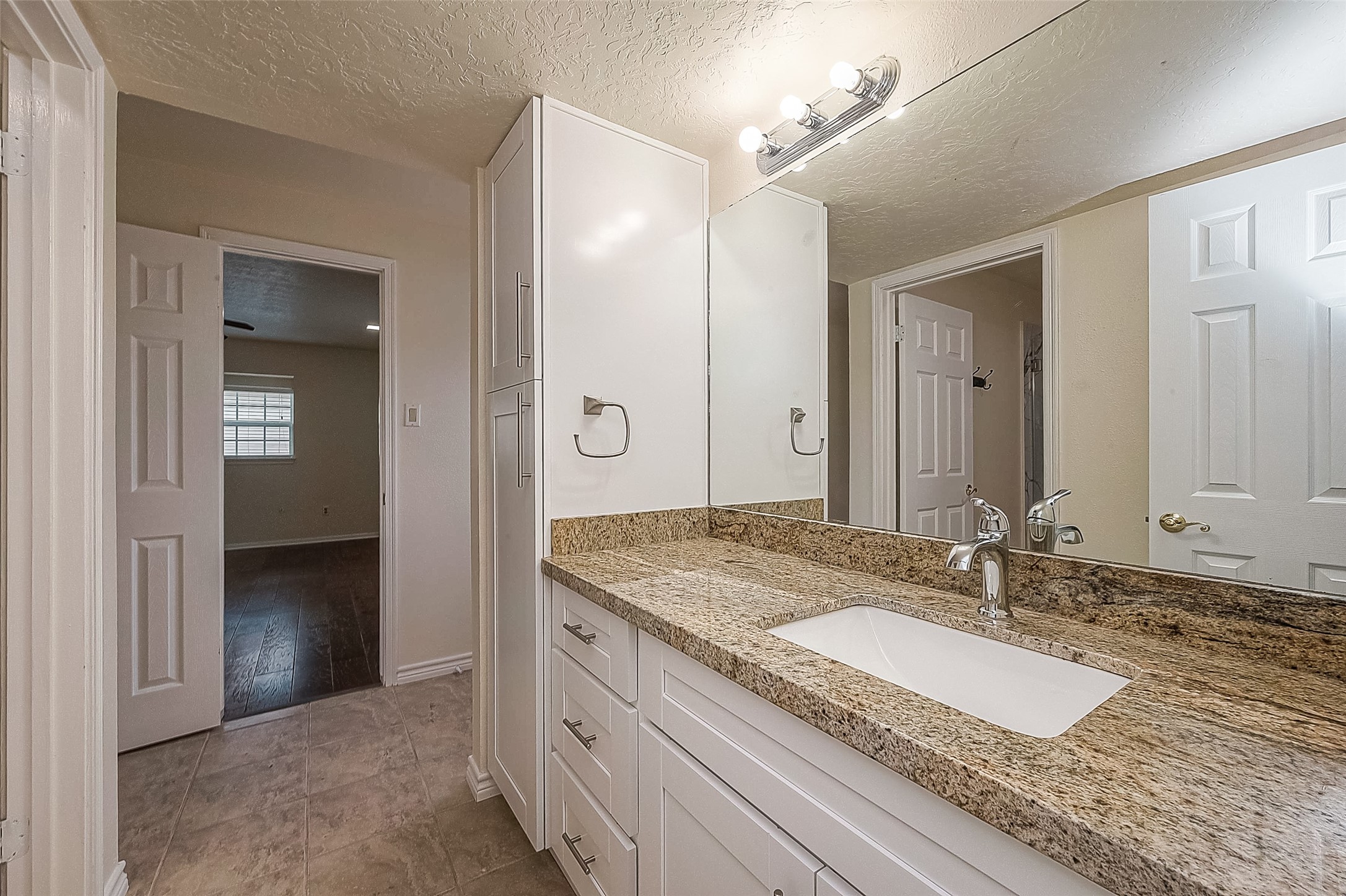 1407 Tiki Drive, Tiki Island, TX 77554