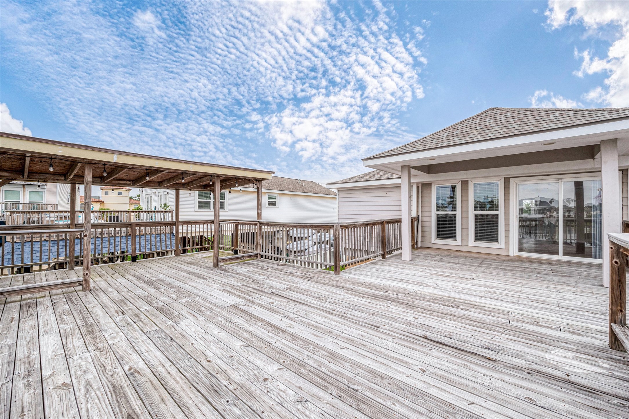 1407 Tiki Drive, Tiki Island, TX 77554