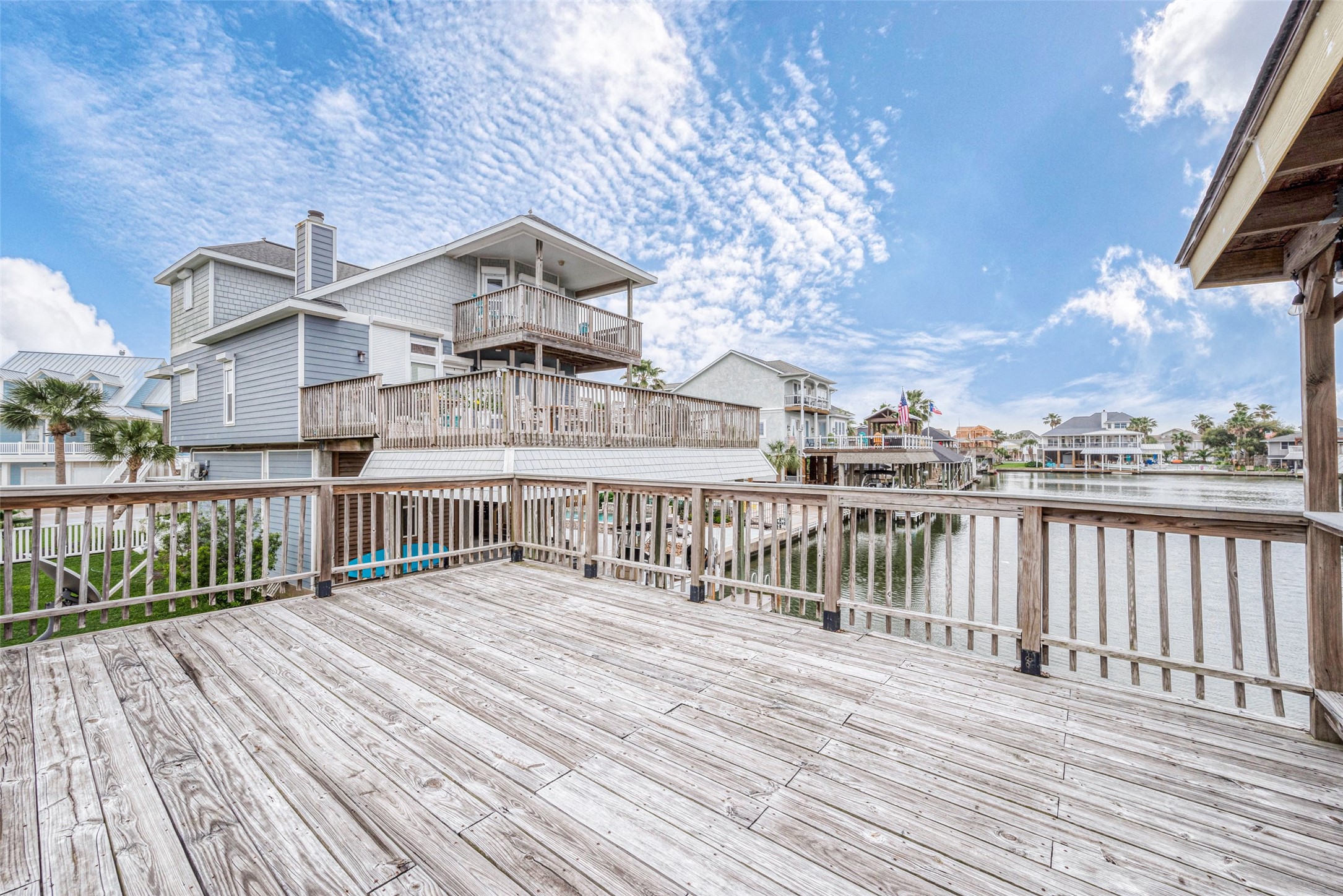 1407 Tiki Drive, Tiki Island, TX 77554