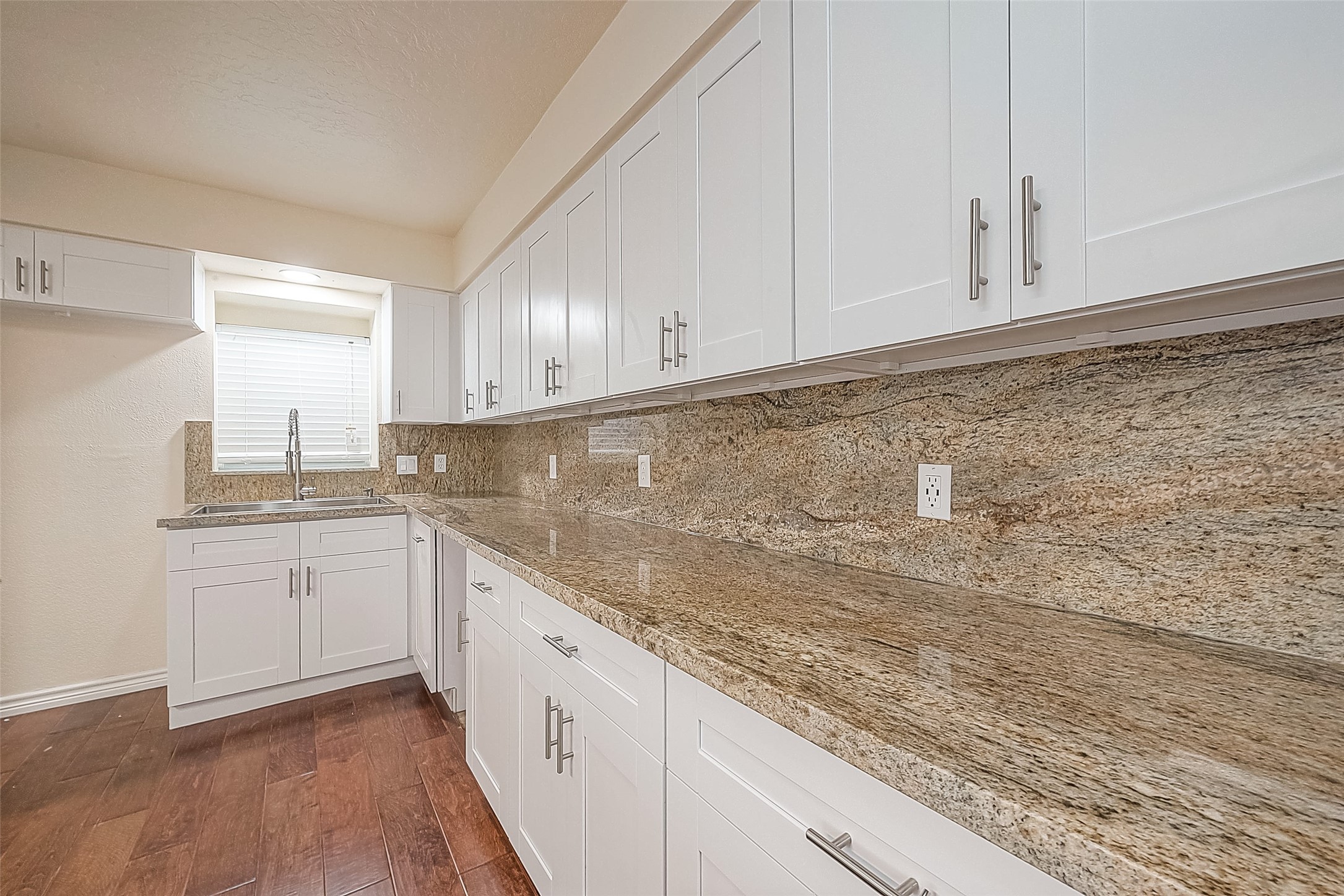 1407 Tiki Drive, Tiki Island, TX 77554