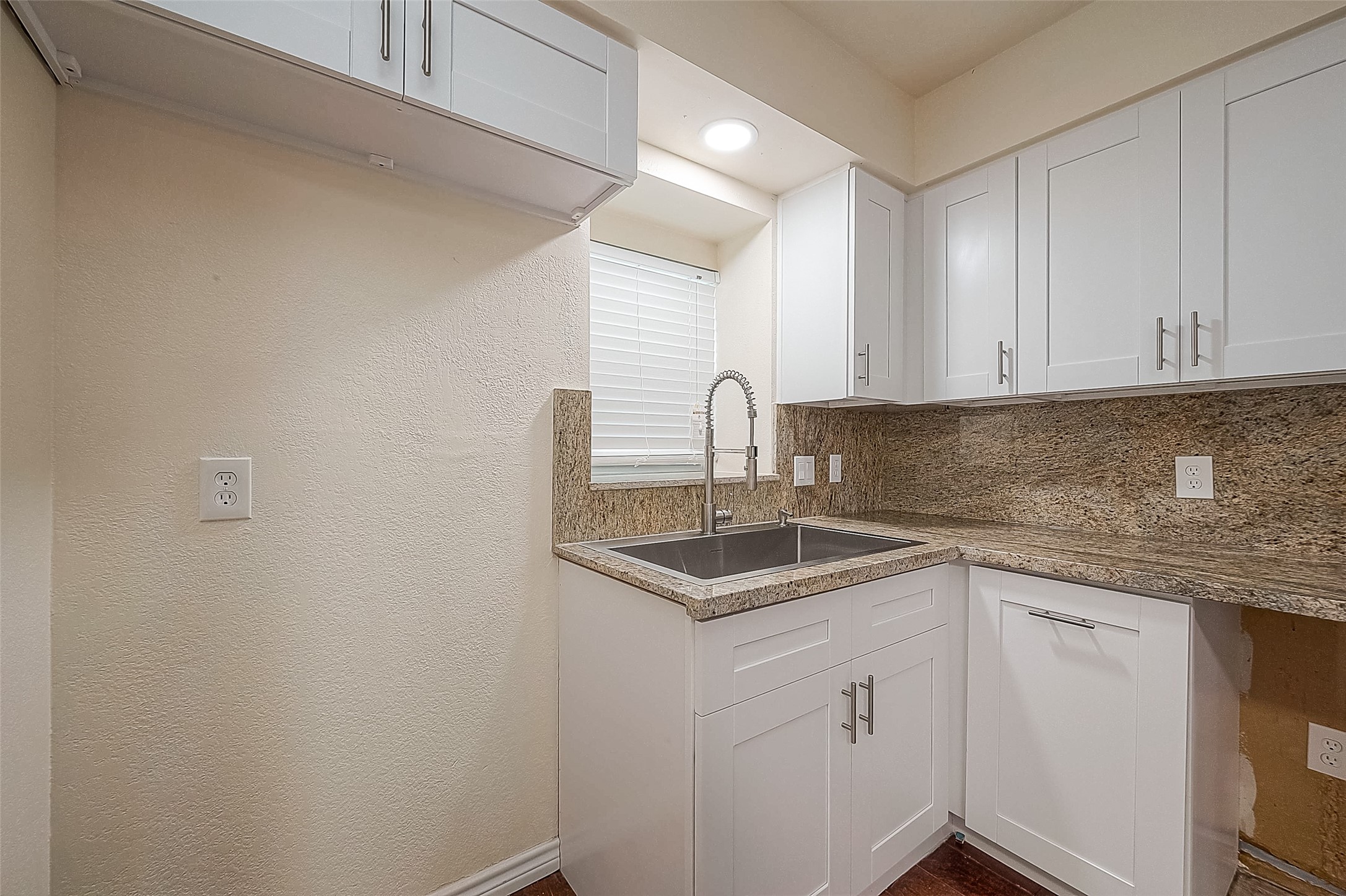 1407 Tiki Drive, Tiki Island, TX 77554