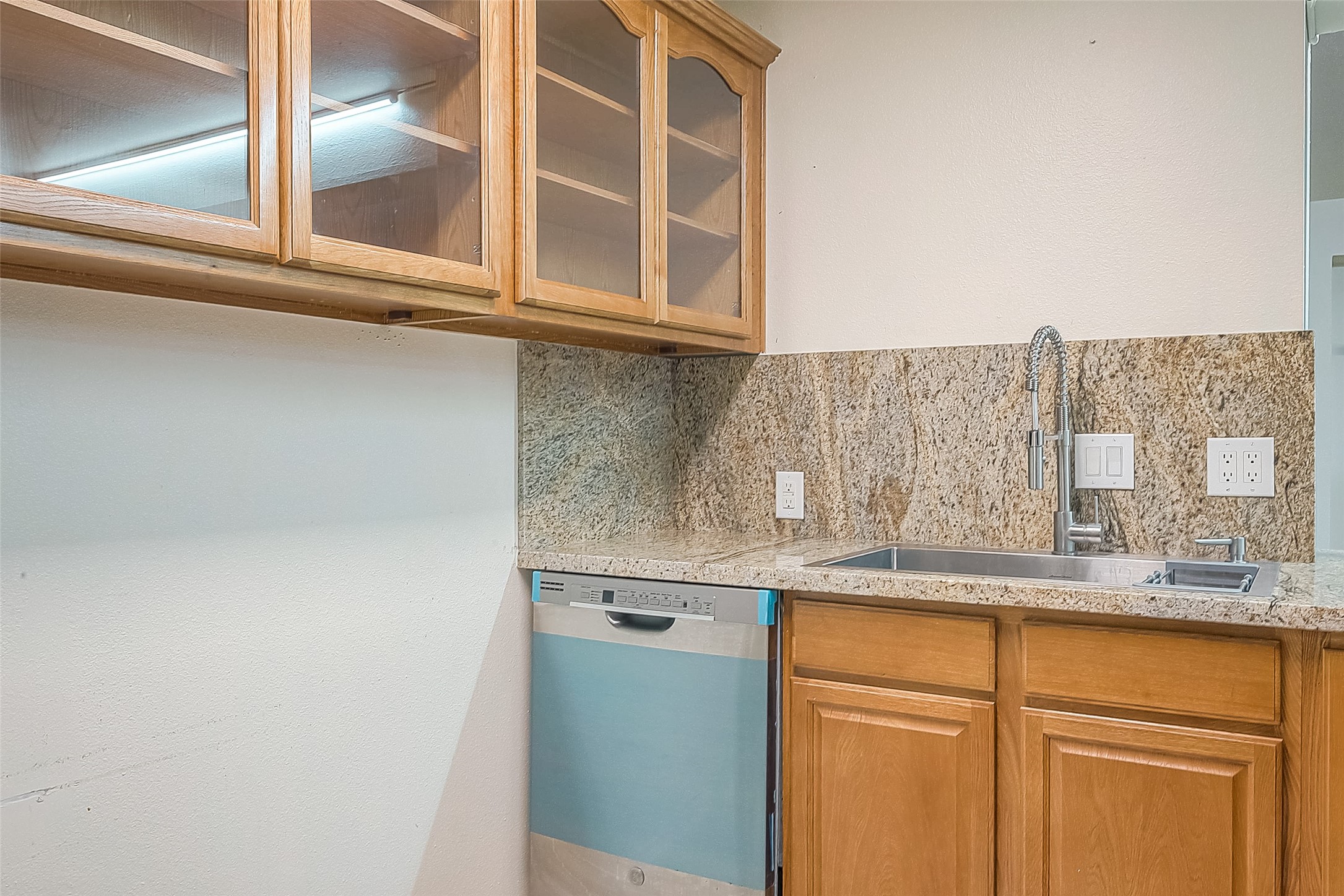 1407 Tiki Drive, Tiki Island, TX 77554