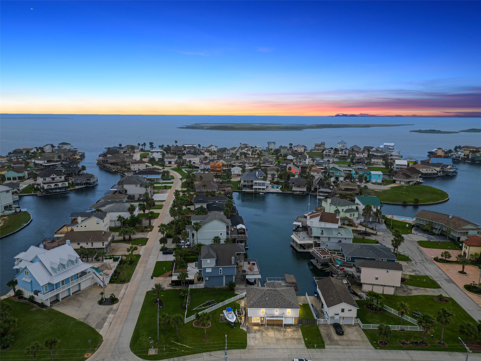 1407 Tiki Drive, Tiki Island, TX 77554