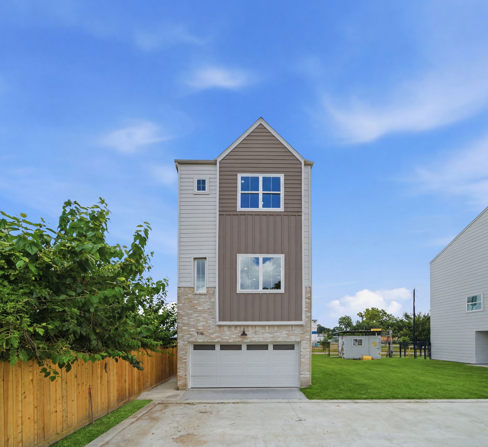 1116 Weiss - Located mins. from Downtown Houston, the Heights and easy access to all major freeways!