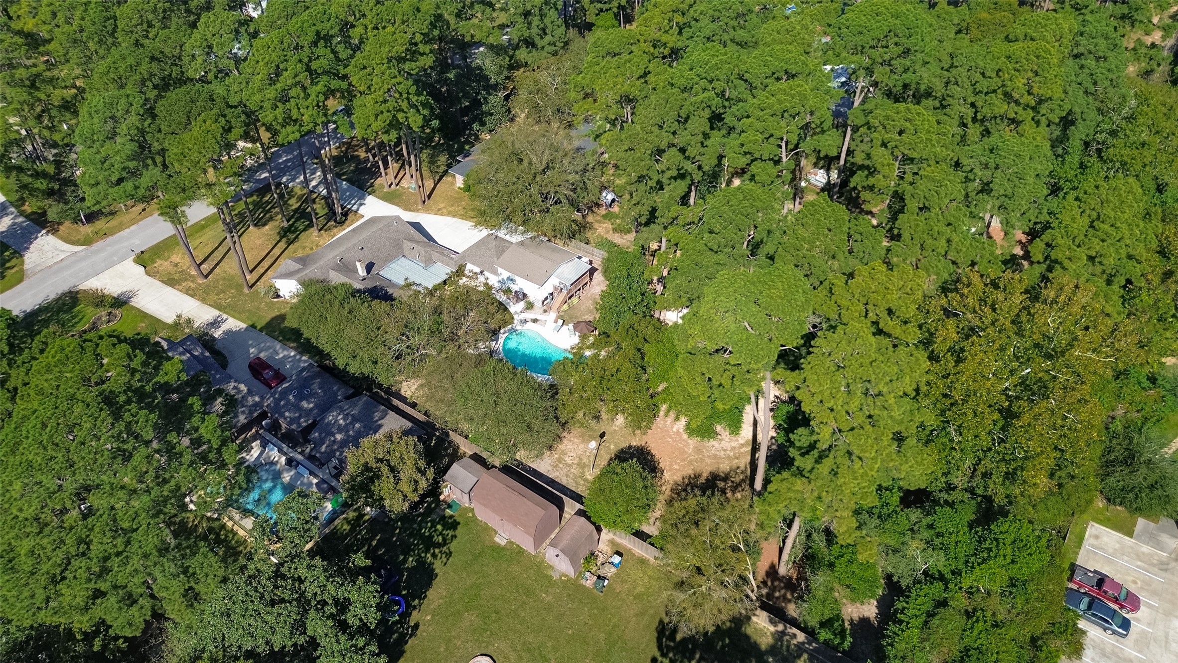AN AERIAL VIEW OF THE ENTIRE PROPERTY WITH LOTS OF MATURE TREES.