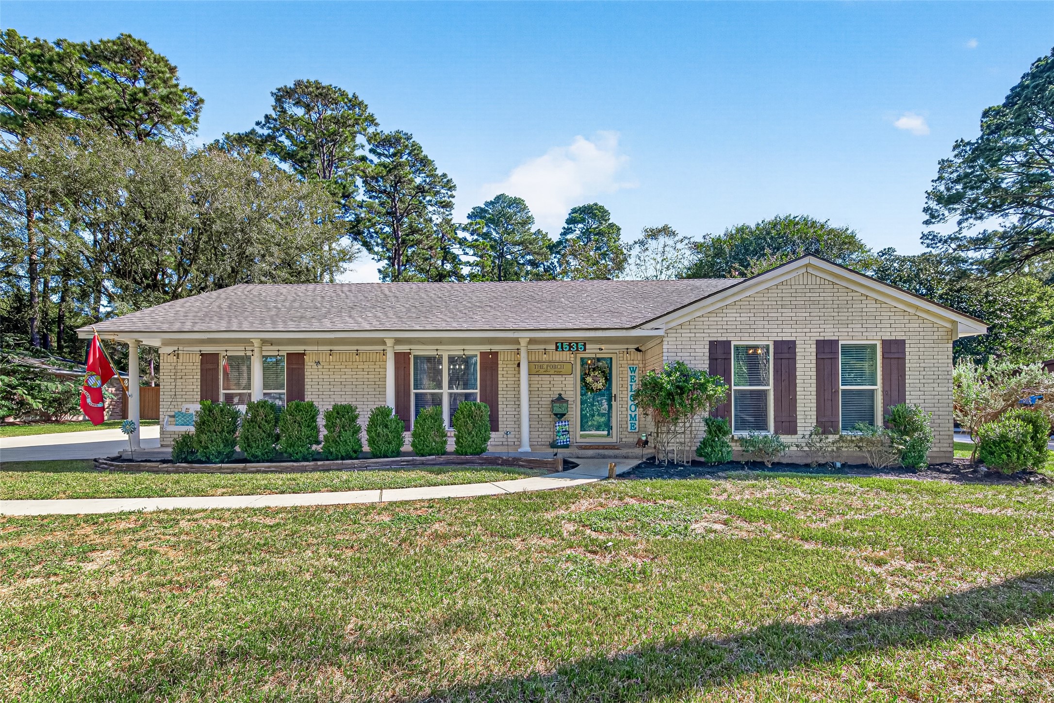 WELCOME HOME TO 1535 MEMORIAL DR., CONROE, TEXAS 77304