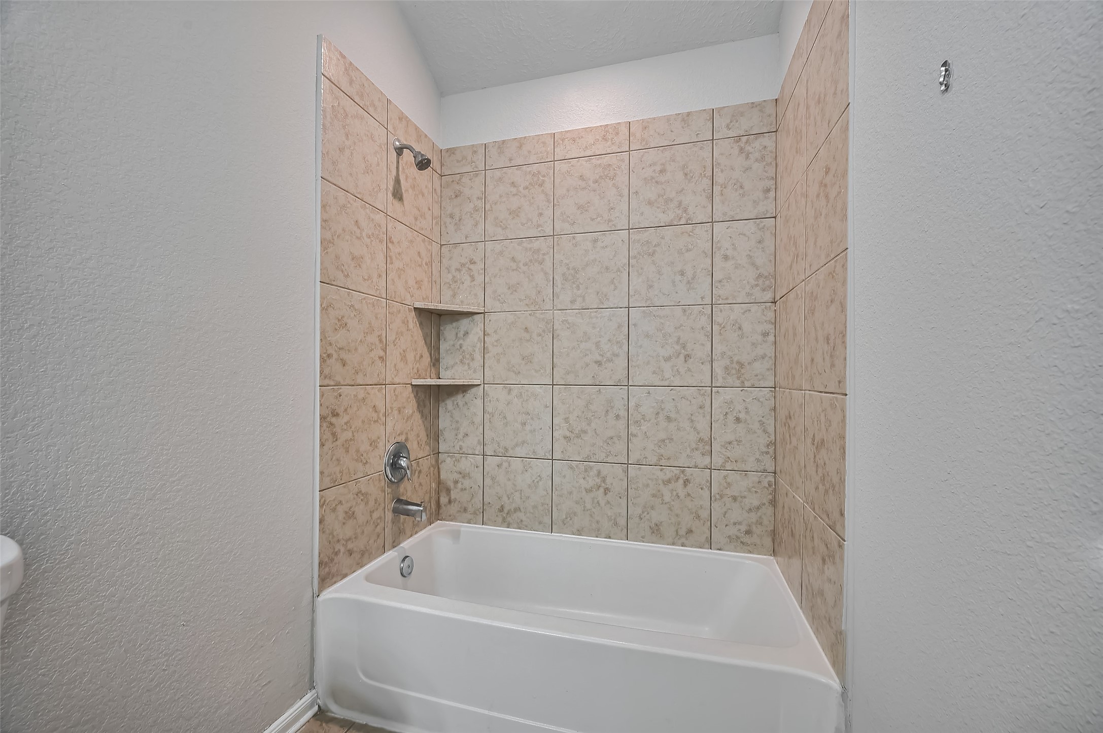 Bathroom featuring a white bathtub.