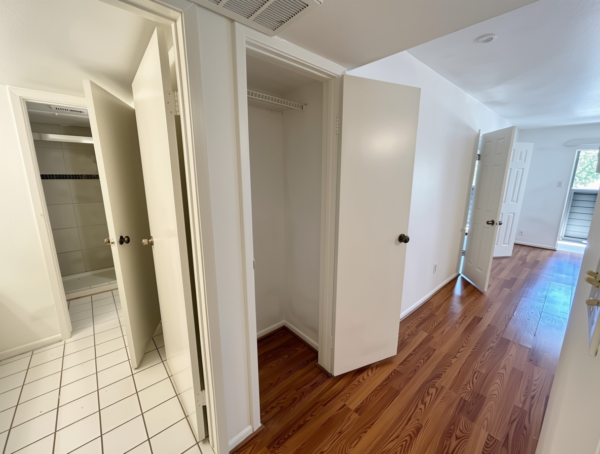 3015 Walnut Bend Ln, #apt 26, Houston, TX 77042