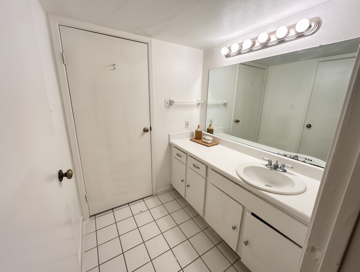 3015 Walnut Bend Ln, #apt 26, Houston, TX 77042