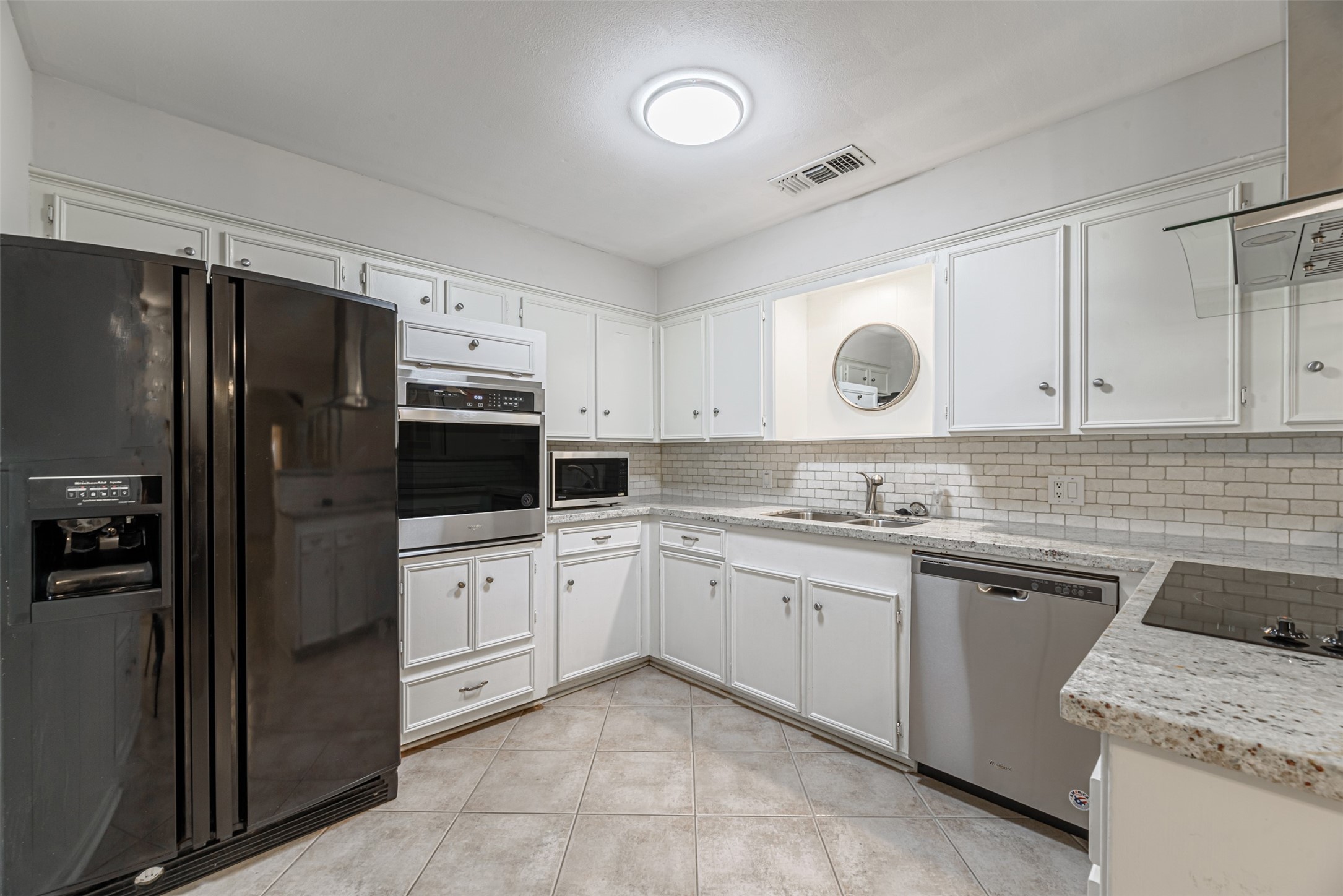 The shiny spot of the house "The fully equipped kitchen" you just bring your pots and pans.