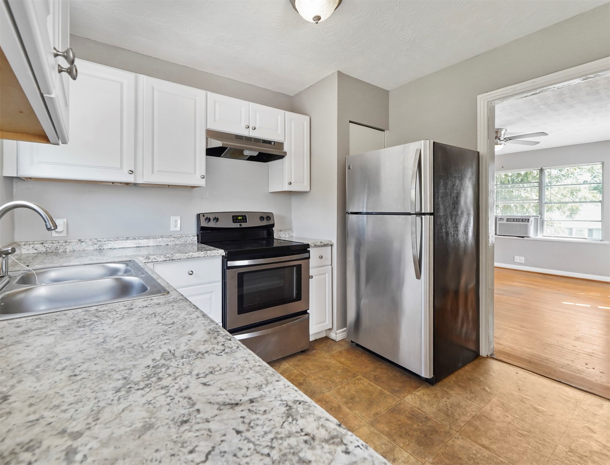 1130 7th Avenue N, Texas City, TX 77590