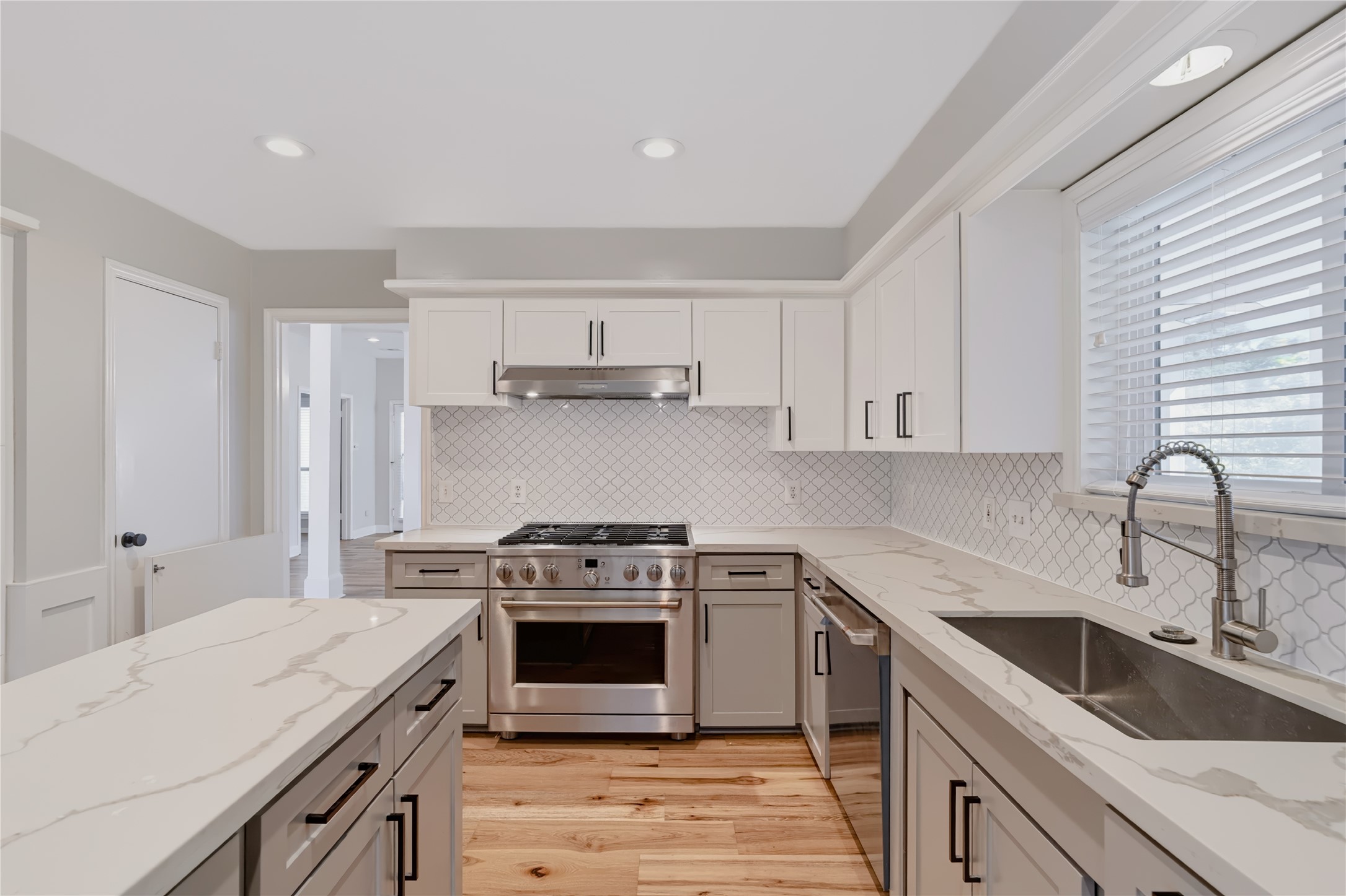 3323 Country Club Boulevard, Stafford, TX 77477