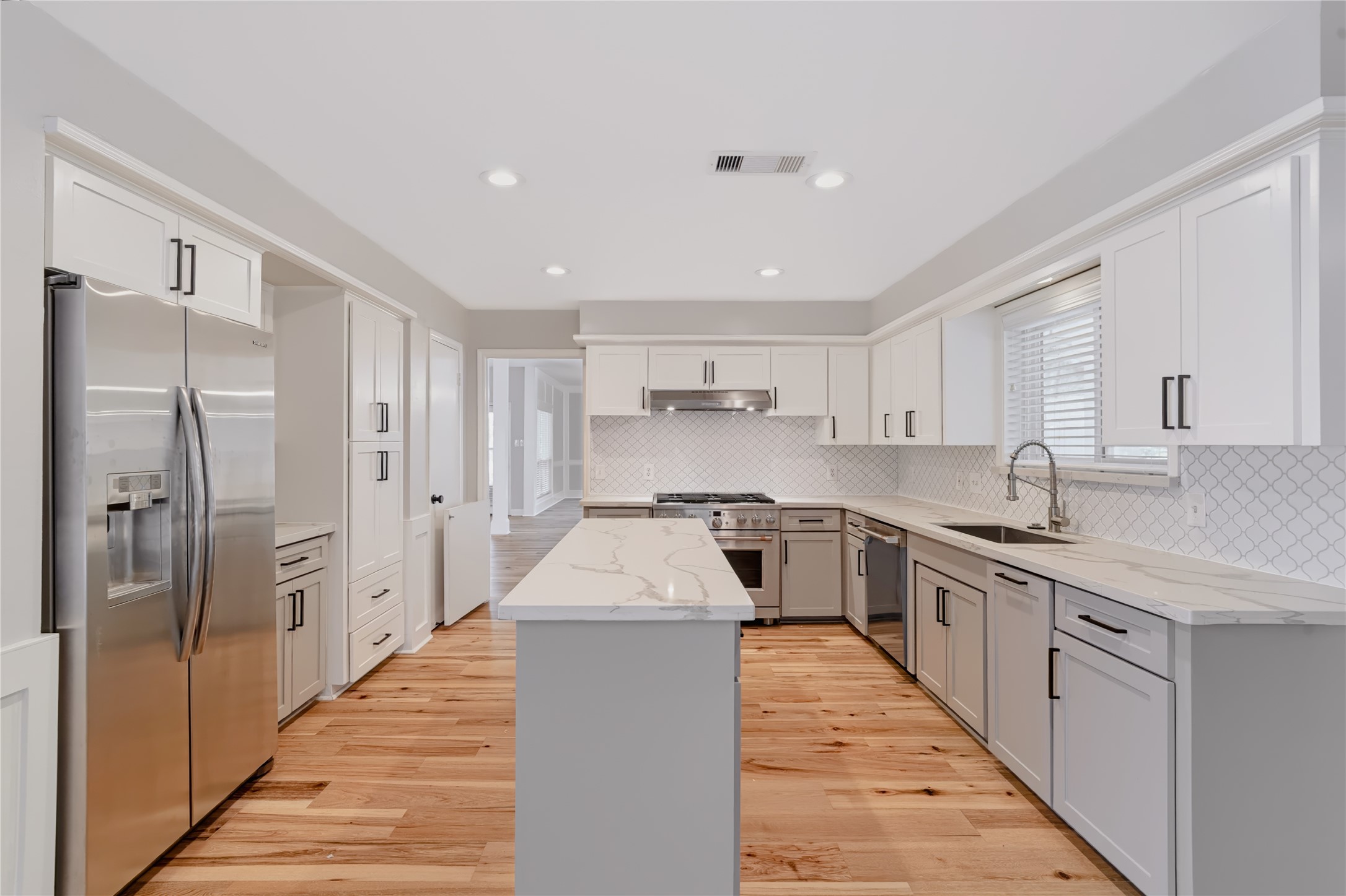 3323 Country Club Boulevard, Stafford, TX 77477