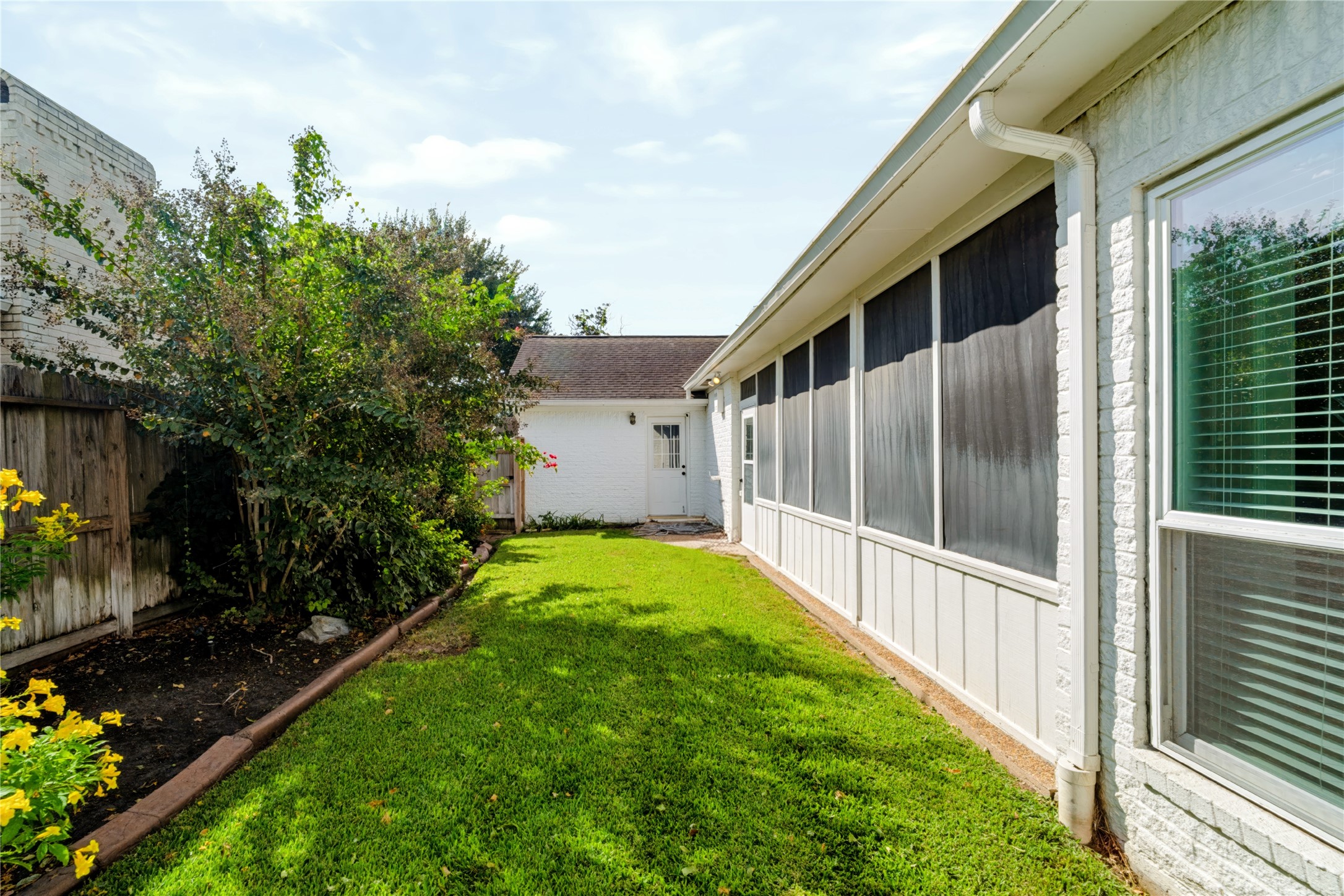 3323 Country Club Boulevard, Stafford, TX 77477