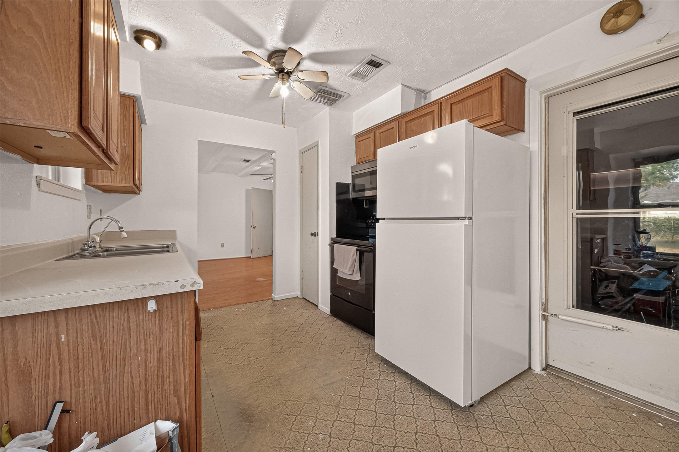 New refrigerator - stays with home