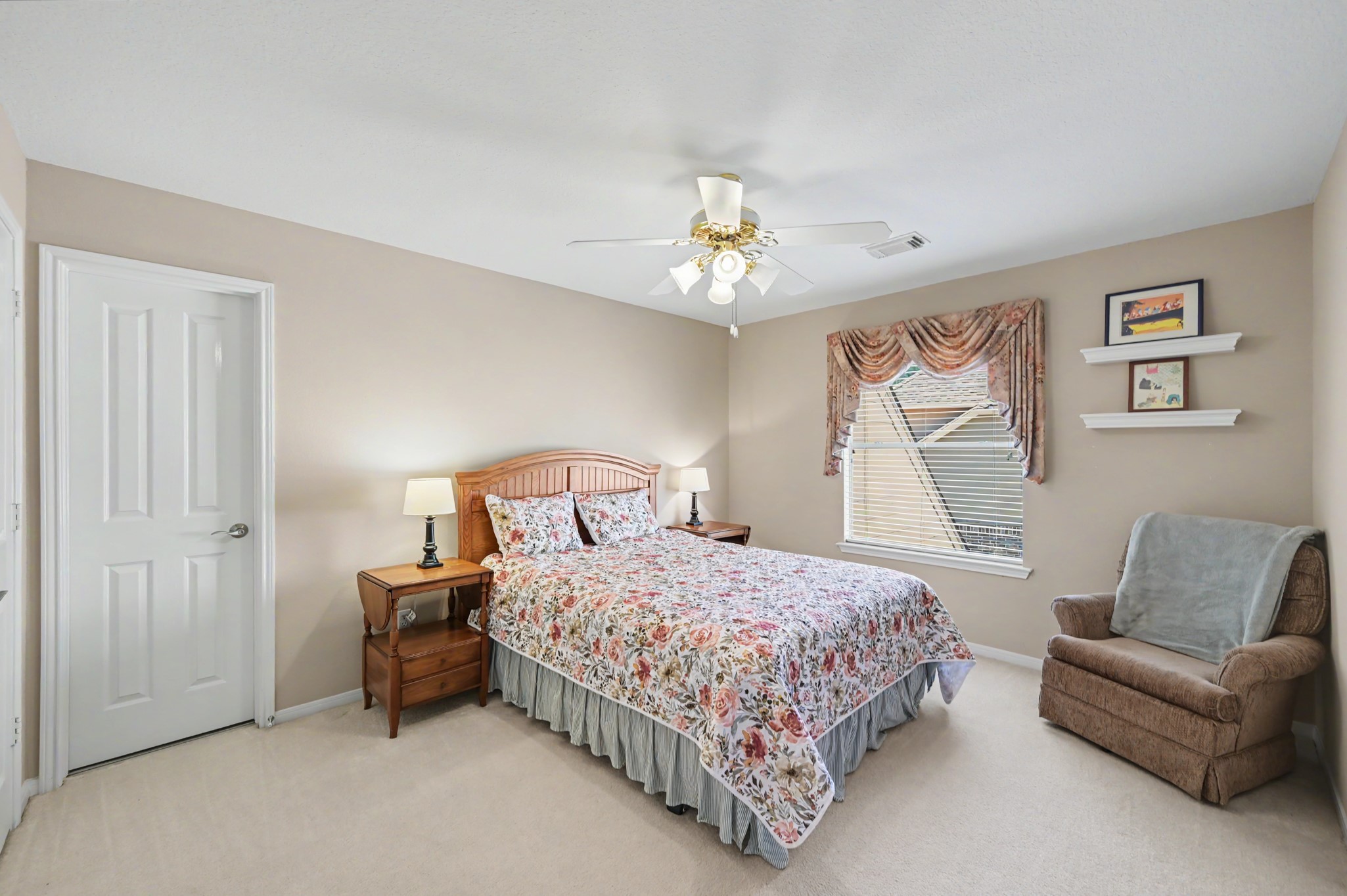 Upstairs 1st secondary bedroom