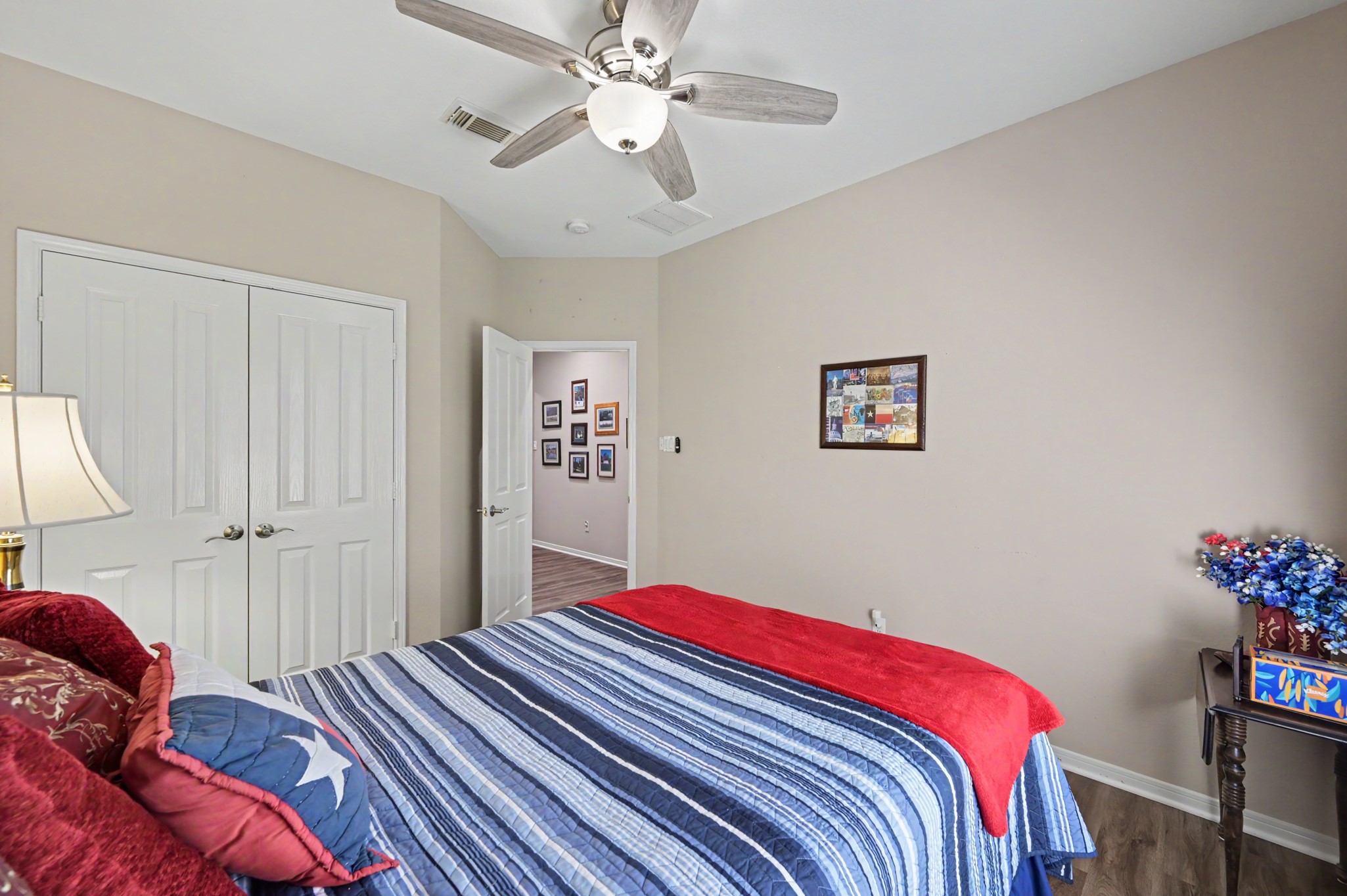 2nd Secondary bedroom.
Total of 3 bedrooms downstairs