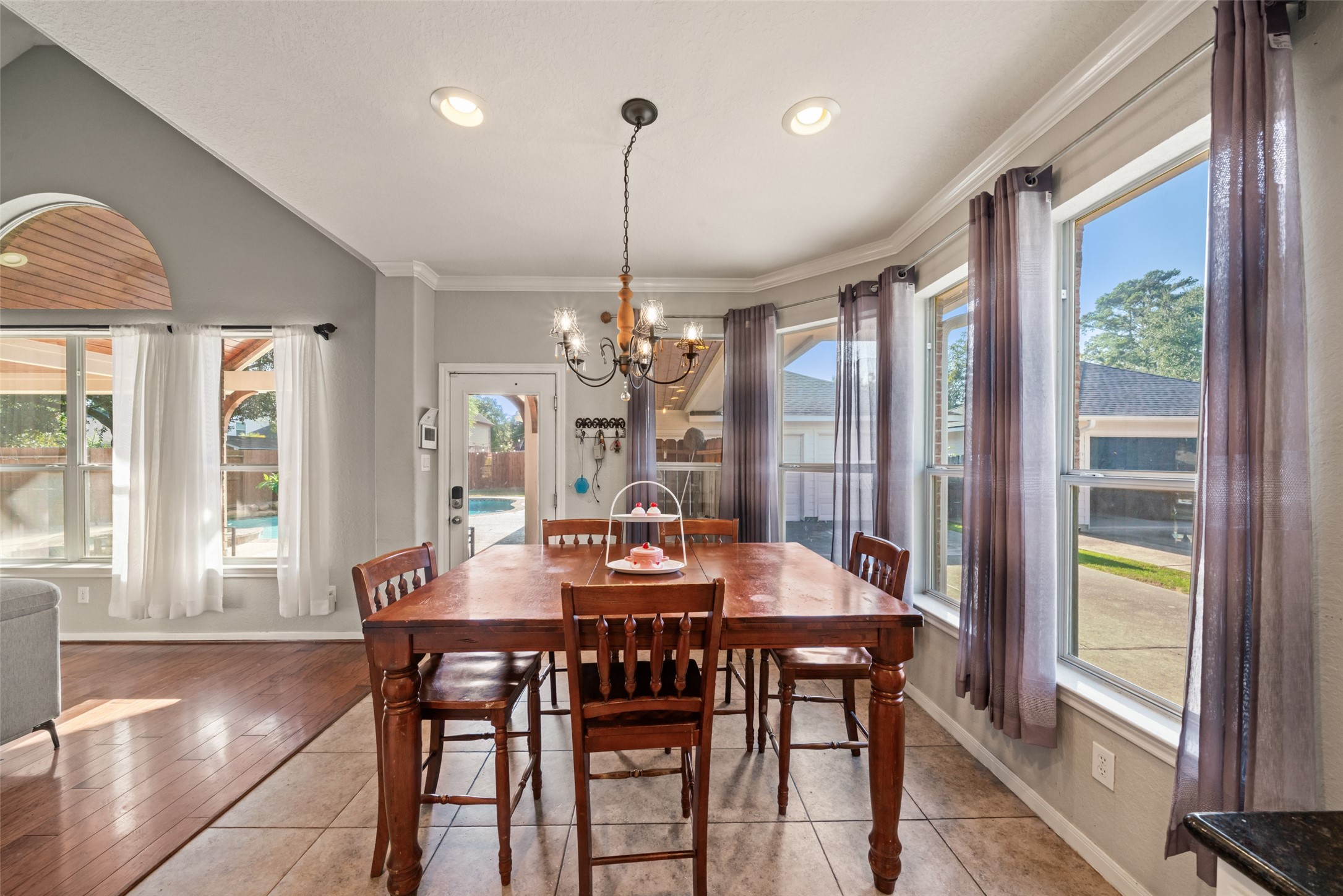 Natural light fills the breakfast area.