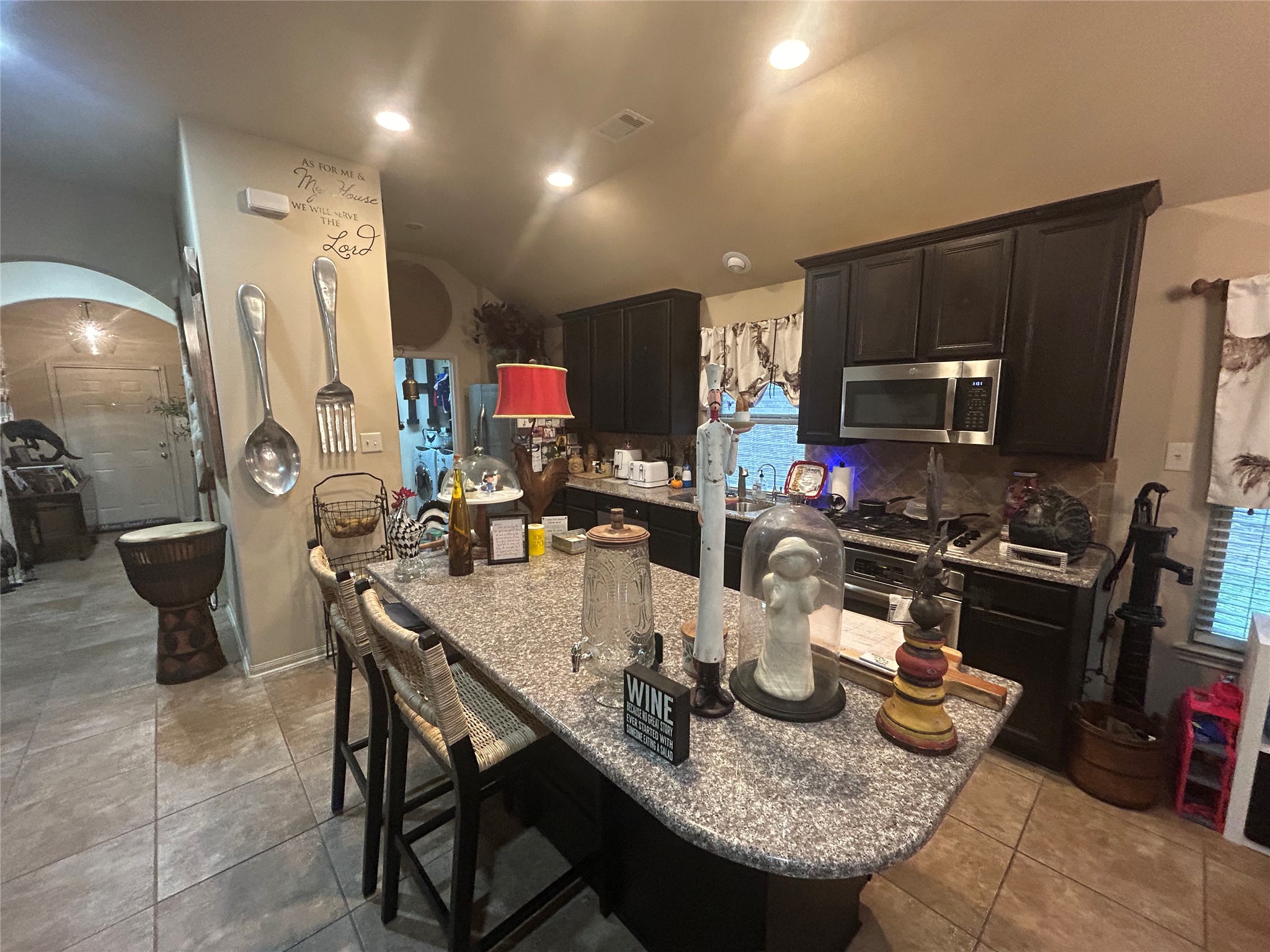 Granite countertop island with overhang for bar stools, 42inch cabinets with tile backsplash