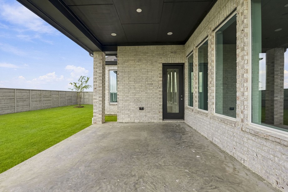 Spacious covered patio