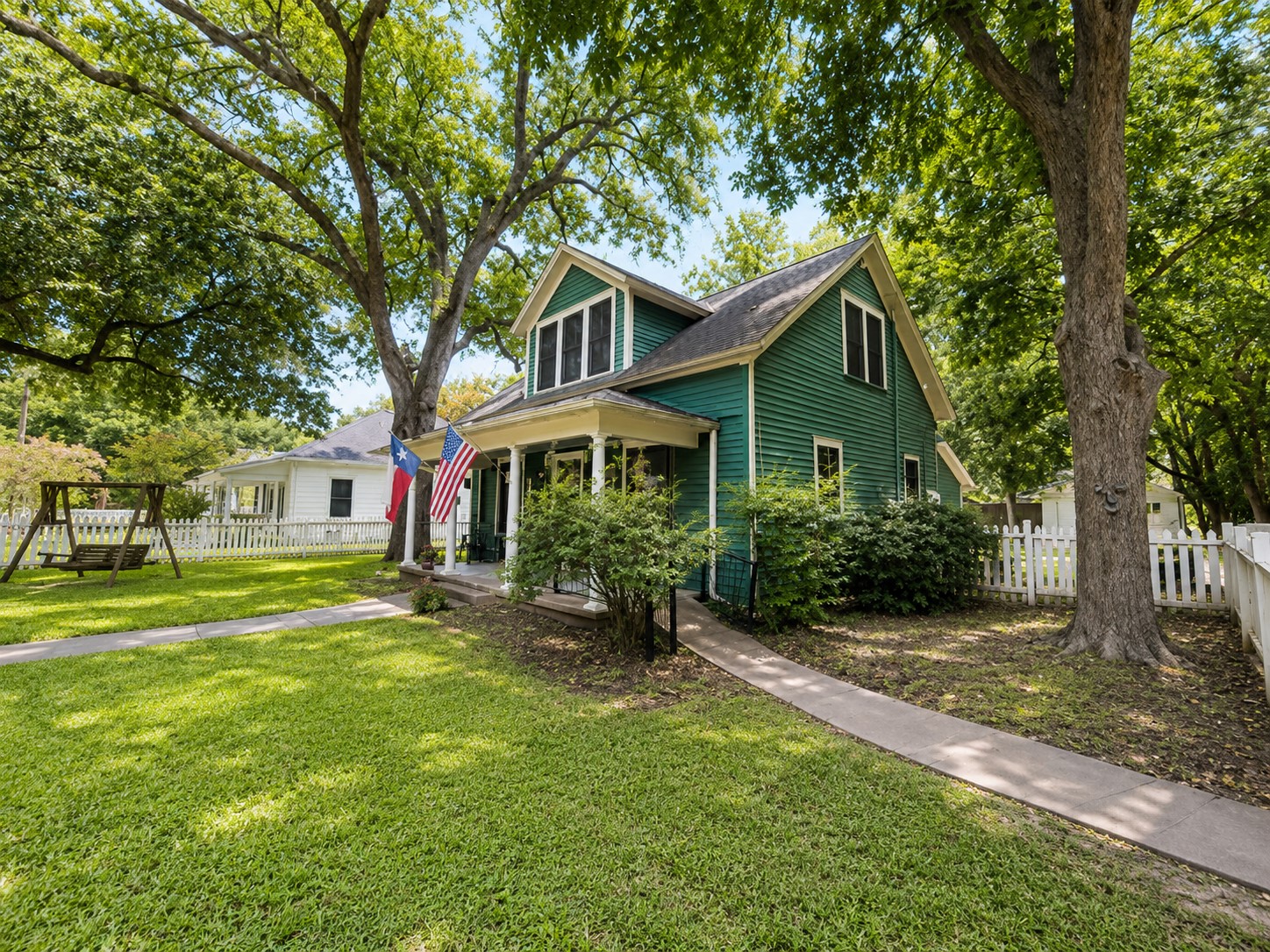 1012 W Adoue Street, Alvin, TX 77511