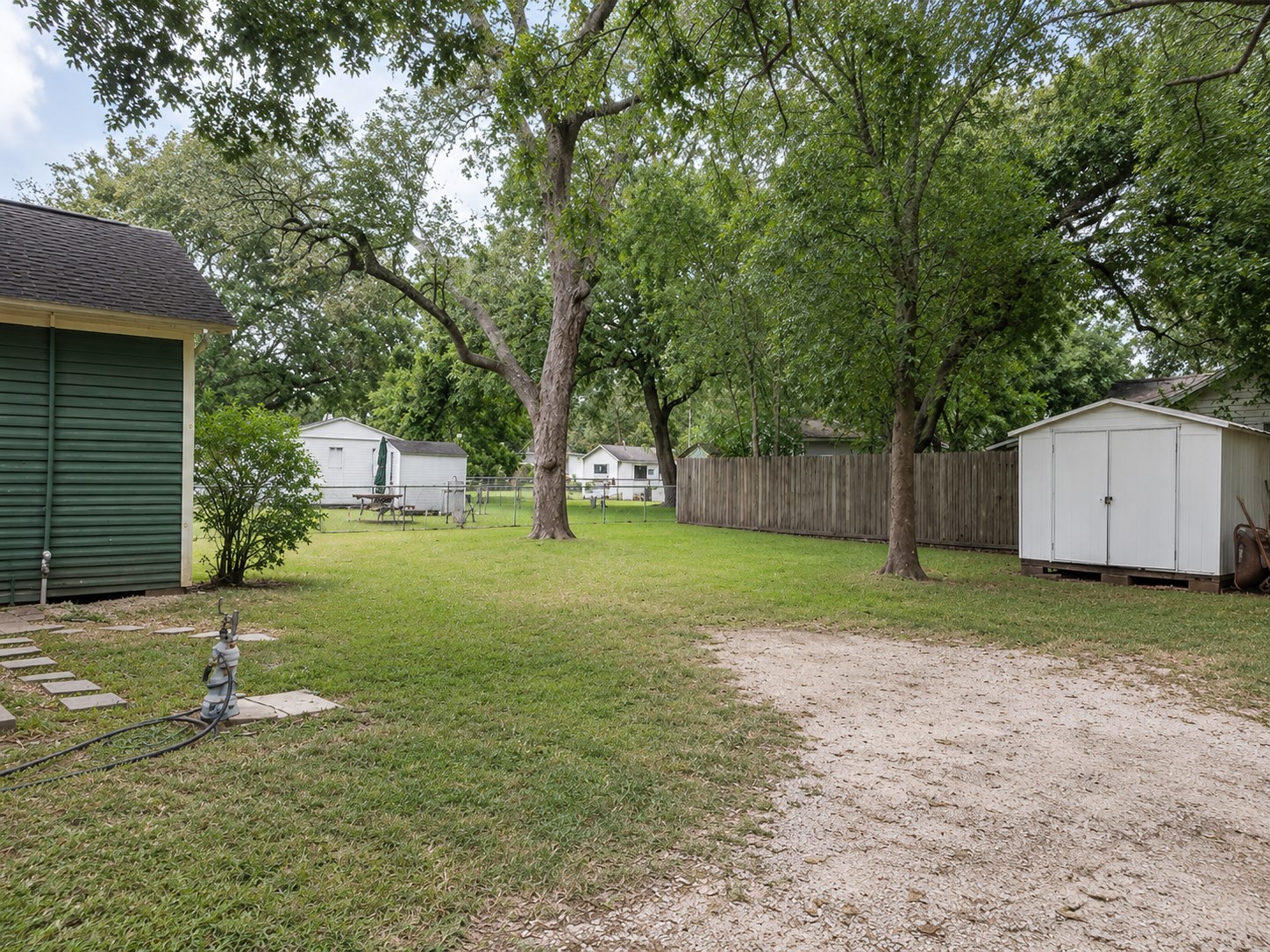 1012 W Adoue Street, Alvin, TX 77511