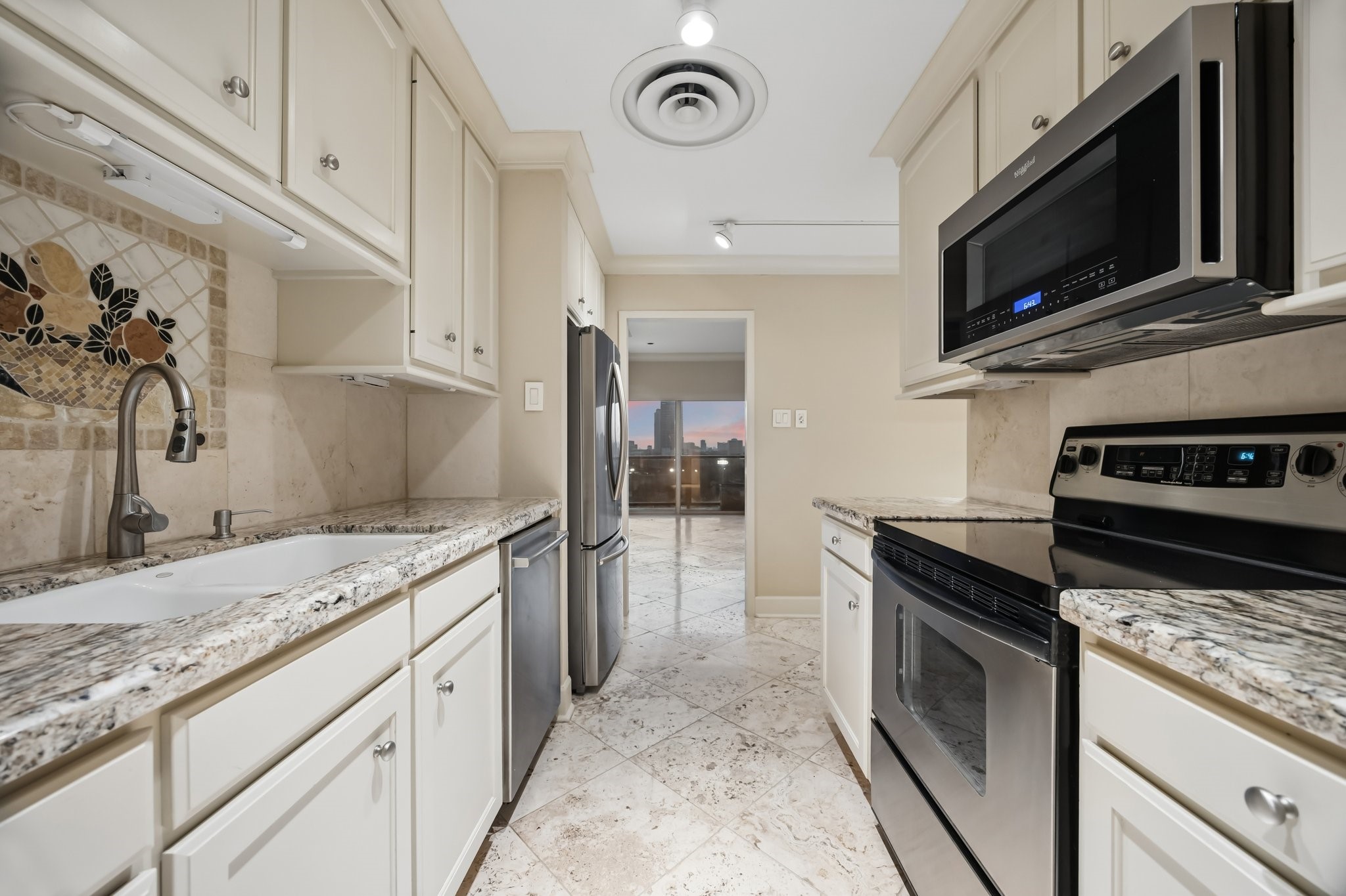 2929 Buffalo Speedway, #A902, Houston, TX 77098